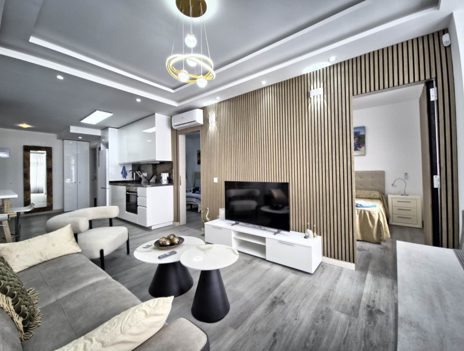 Magnifique appartement rénové de 2 chambres en bord de mer, au cœur de Marbella