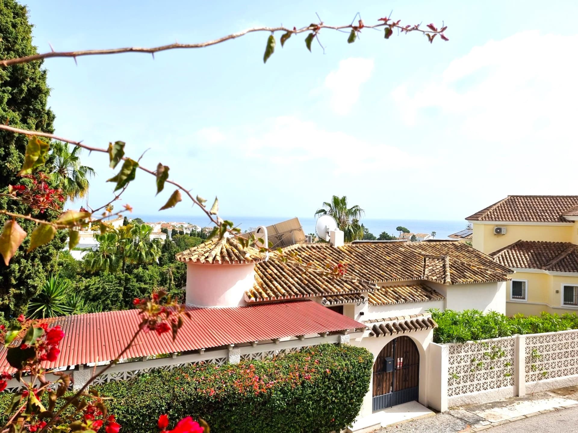 Sea-View Villa | Walking Distance to Beach & Amenities | Riviera del Sol Charming, detached villa with panoramic sea vie