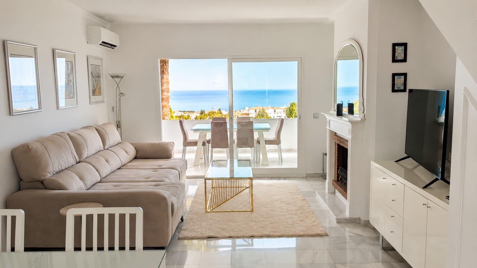 Espectacular ático dúplex con vistas panorámicas al mar en Calahonda