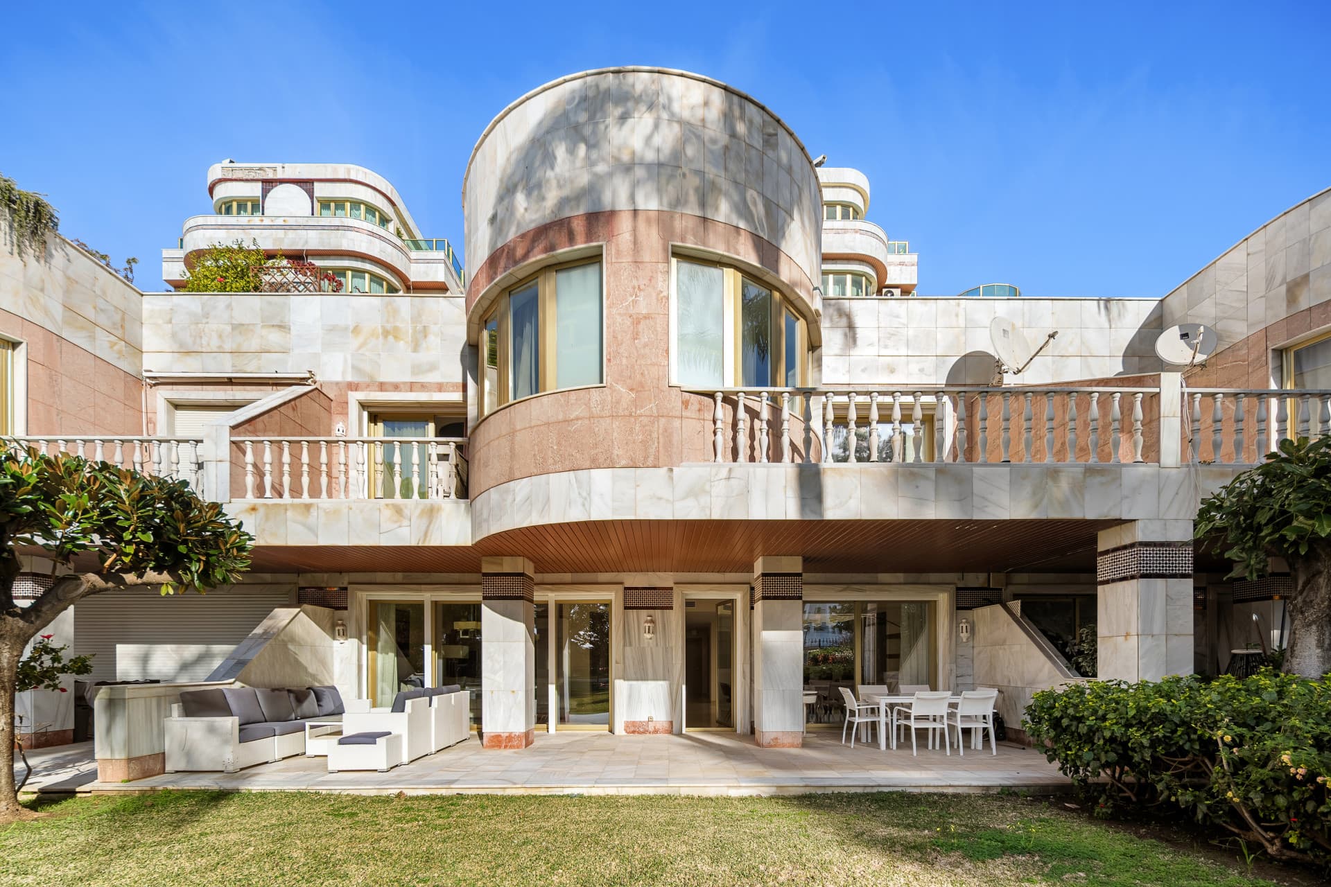 Espléndido dúplex en una residencia histórica en el centro de Puerto Banús