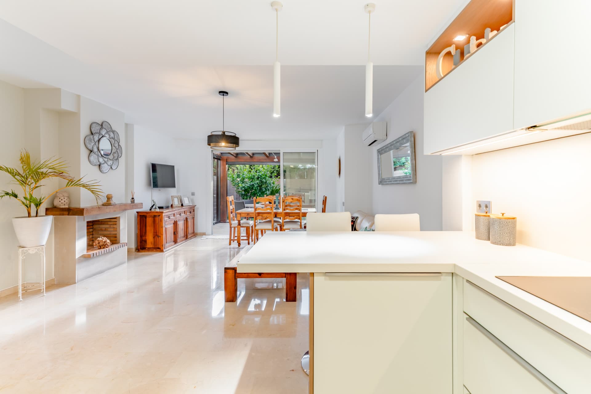 Beautifully Renovated Townhouse with Garden, Solarium and Community Pool in La Capellanía – Fuengirola Located in the so