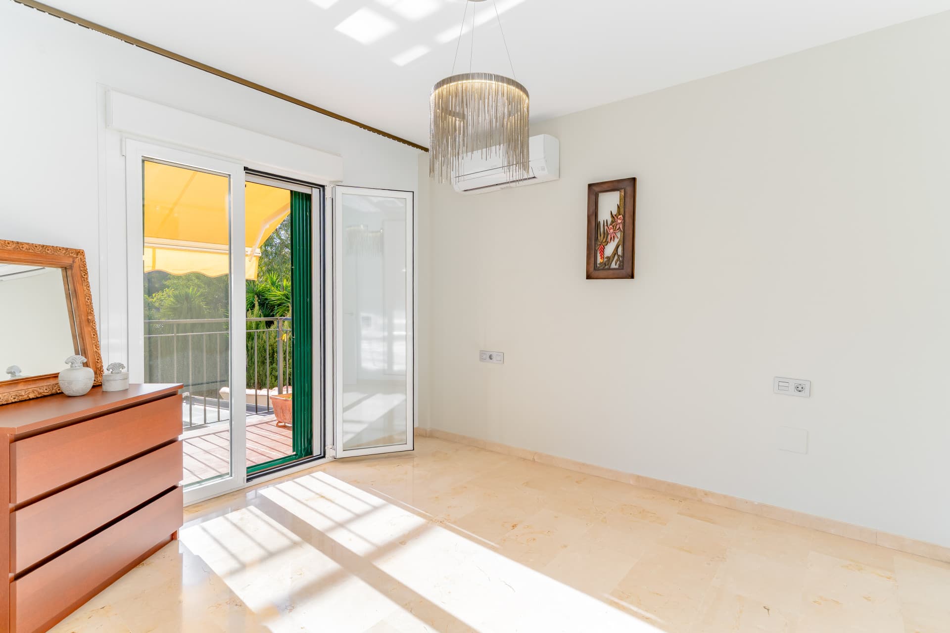 Beautifully Renovated Townhouse with Garden, Solarium and Community Pool in La Capellanía – Fuengirola Located in the so
