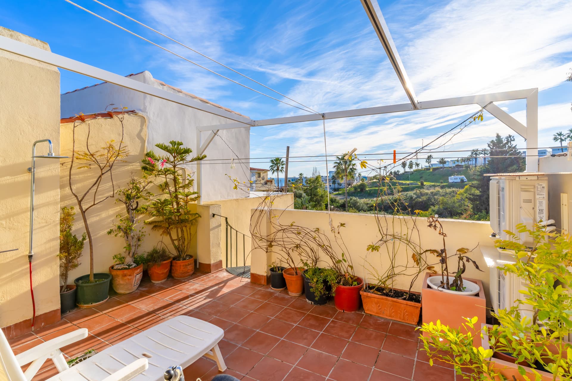 Beautifully Renovated Townhouse with Garden, Solarium and Community Pool in La Capellanía – Fuengirola Located in the so