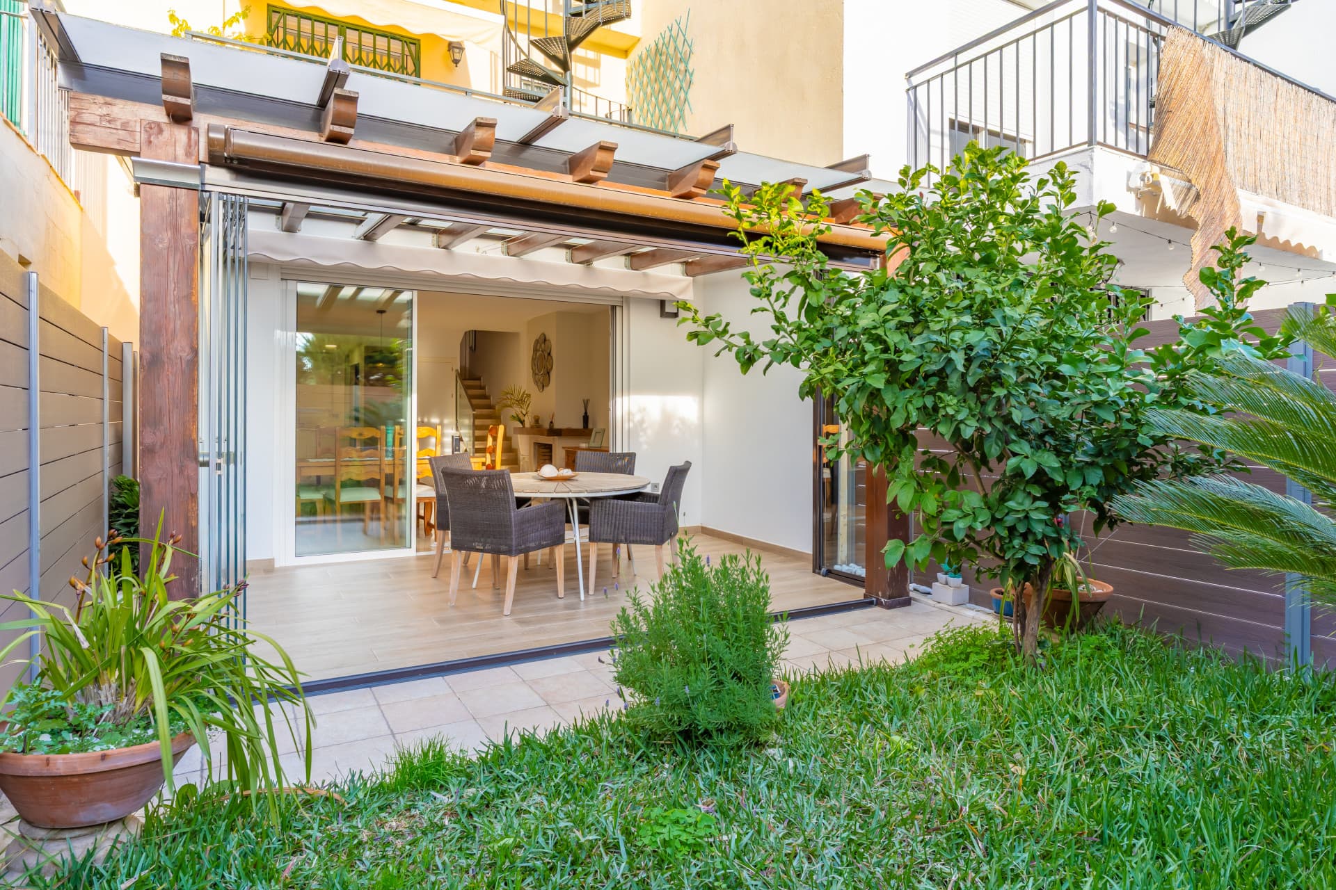 Beautifully Renovated Townhouse with Garden, Solarium and Community Pool in La Capellanía – Fuengirola Located in the so