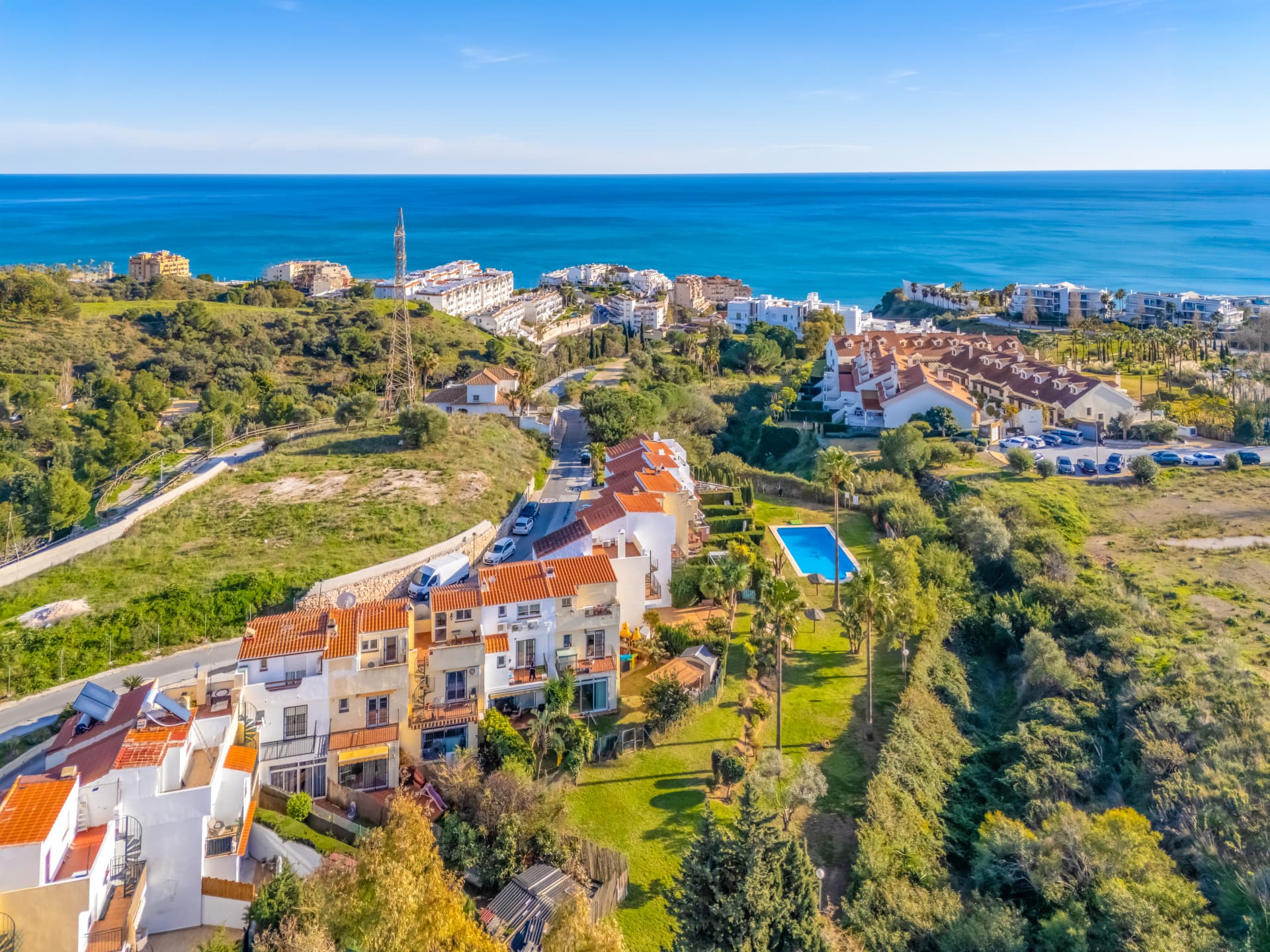 Beautifully Renovated Townhouse with Garden, Solarium and Community Pool in La Capellanía – Fuengirola Located in the so