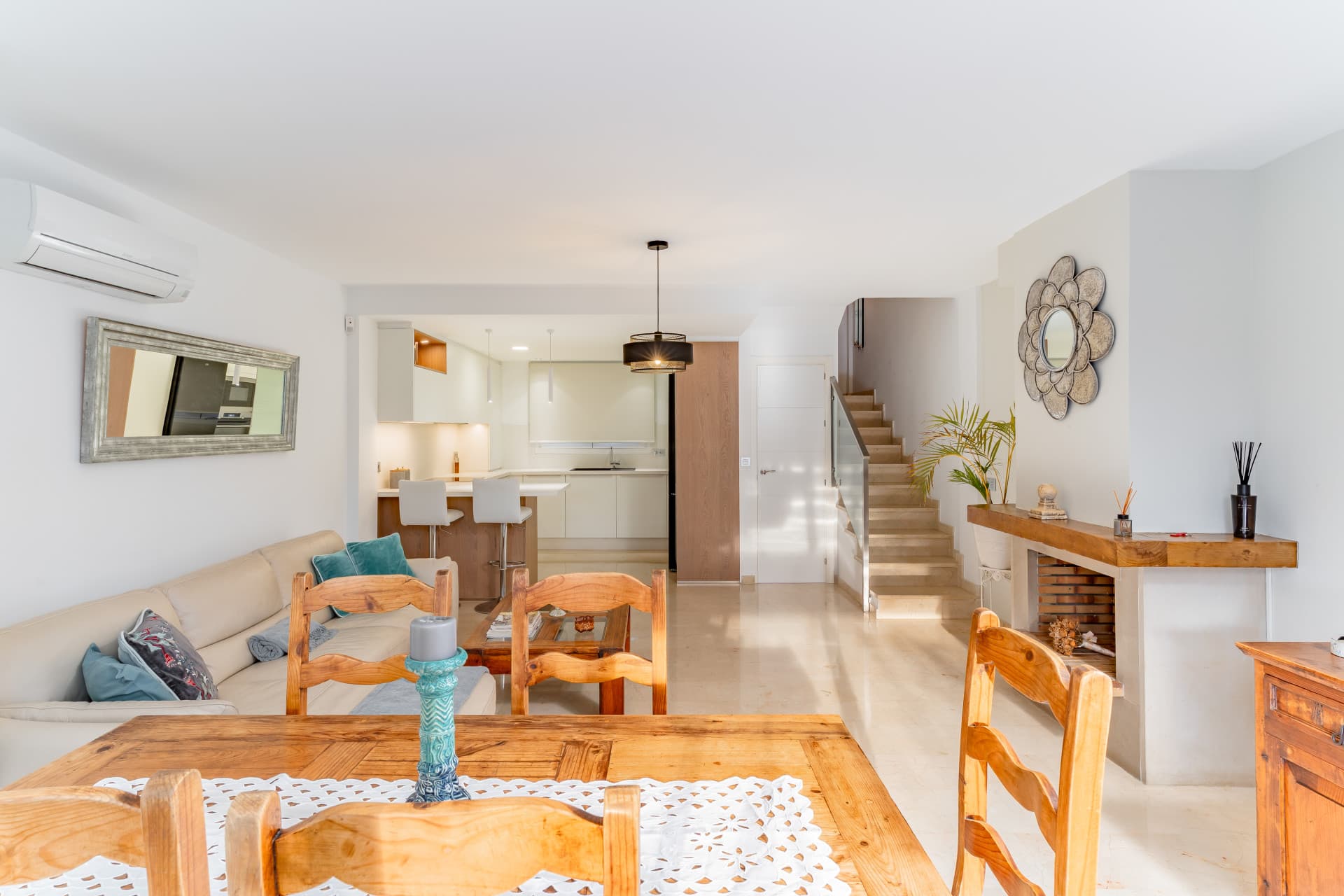 Beautifully Renovated Townhouse with Garden, Solarium and Community Pool in La Capellanía – Fuengirola Located in the so