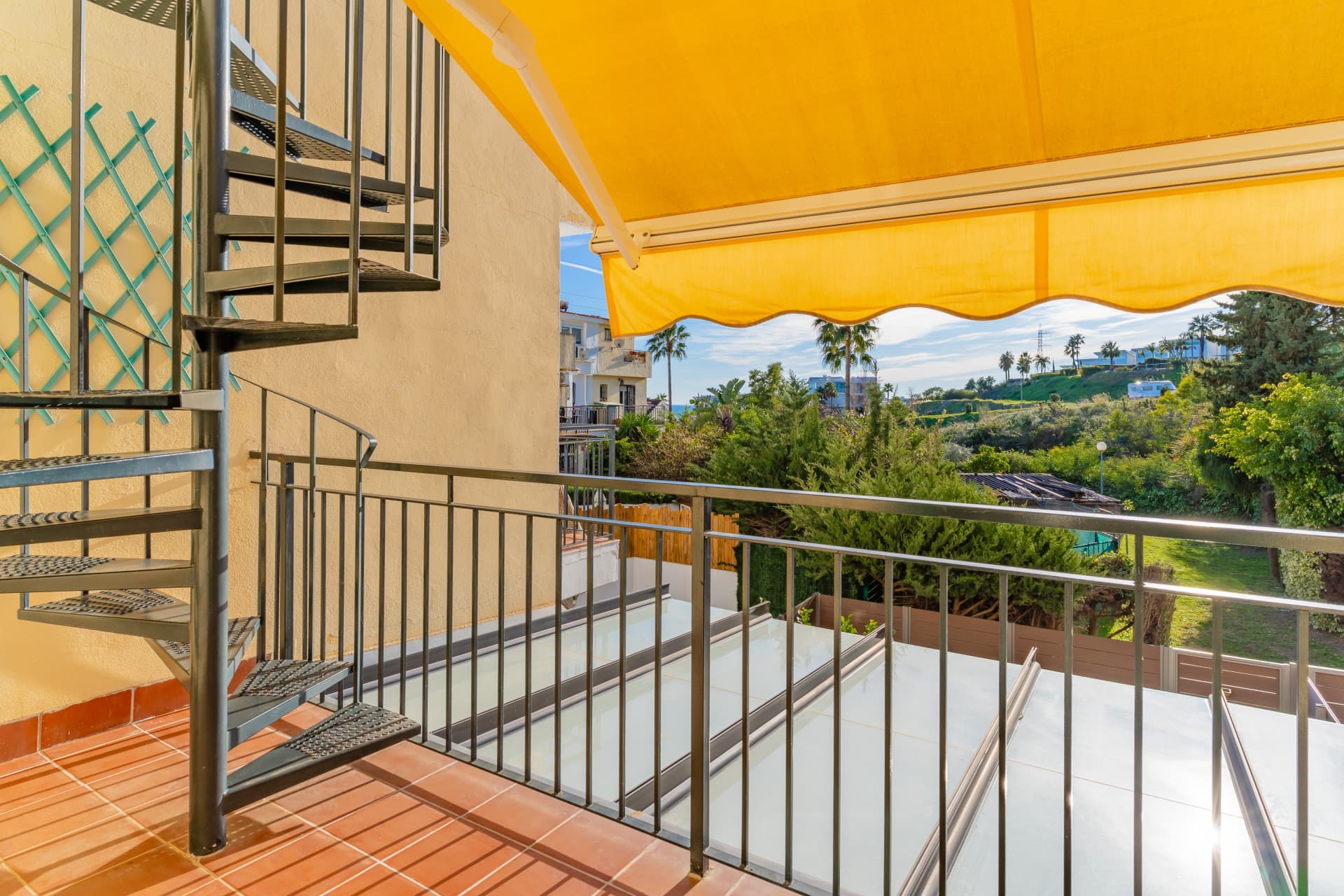 Beautifully Renovated Townhouse with Garden, Solarium and Community Pool in La Capellanía – Fuengirola Located in the so