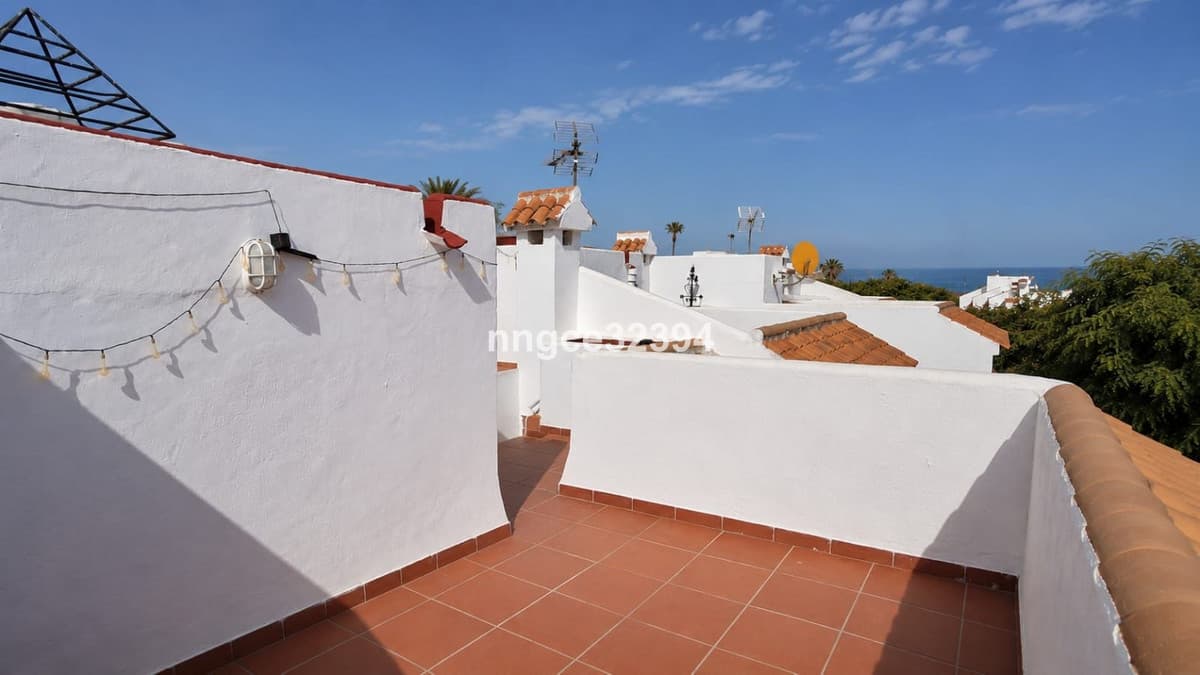 Fully Renovated Beachfront Townhouse | Designer Kitchen | Private Garden | Rooftop Sea Views