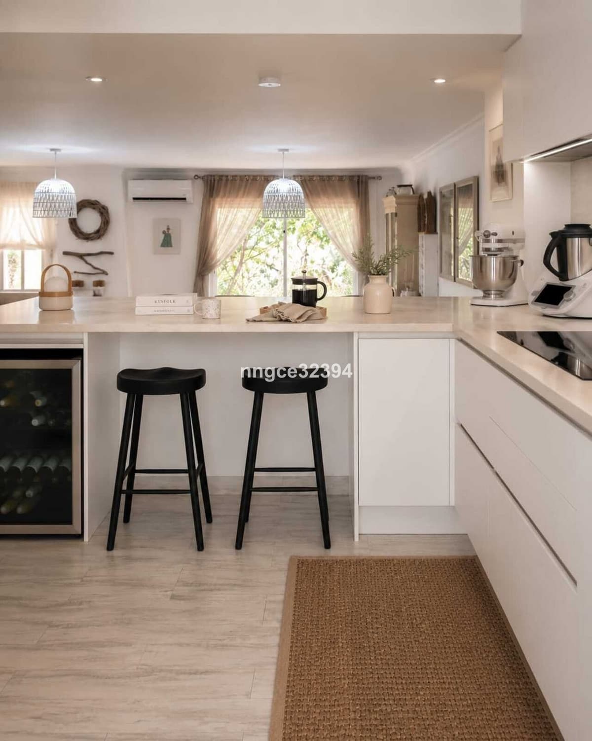 Fully Renovated Beachfront Townhouse | Designer Kitchen | Private Garden | Rooftop Sea Views