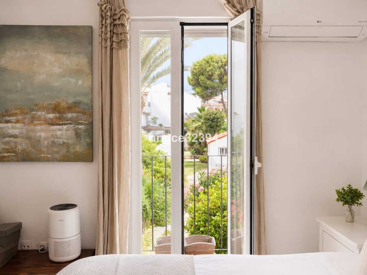 Fully Renovated Beachfront Townhouse | Designer Kitchen | Private Garden | Rooftop Sea Views