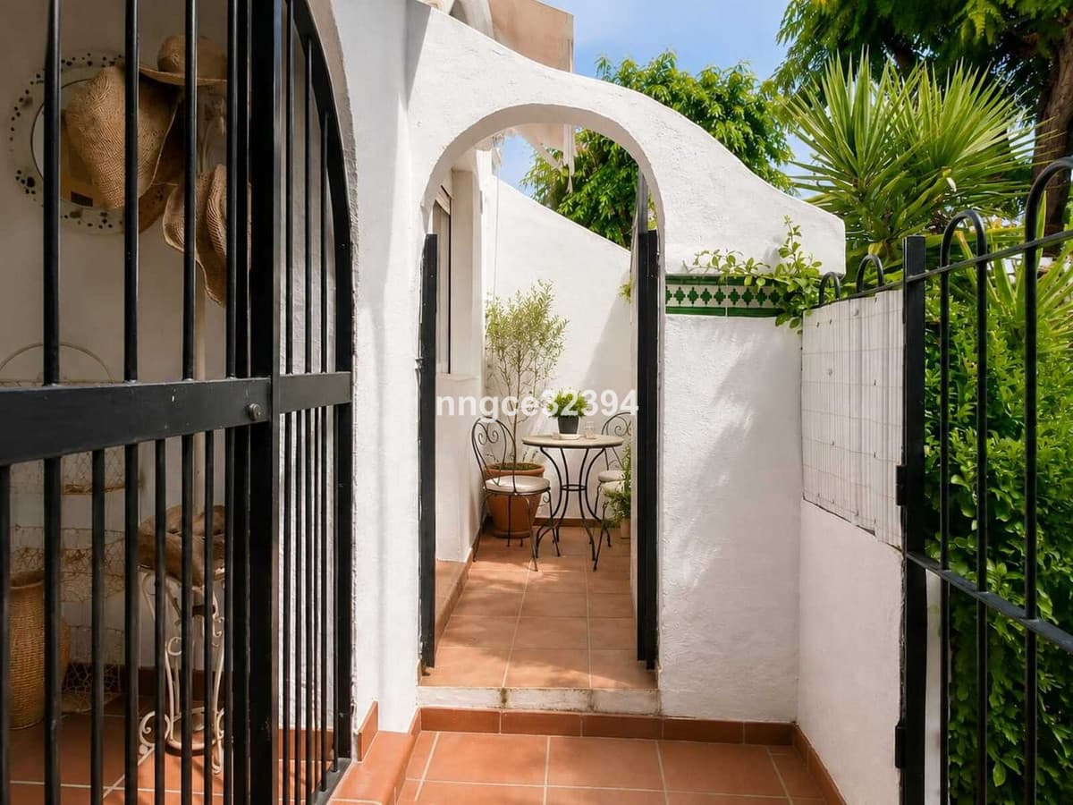 Fully Renovated Beachfront Townhouse | Designer Kitchen | Private Garden | Rooftop Sea Views