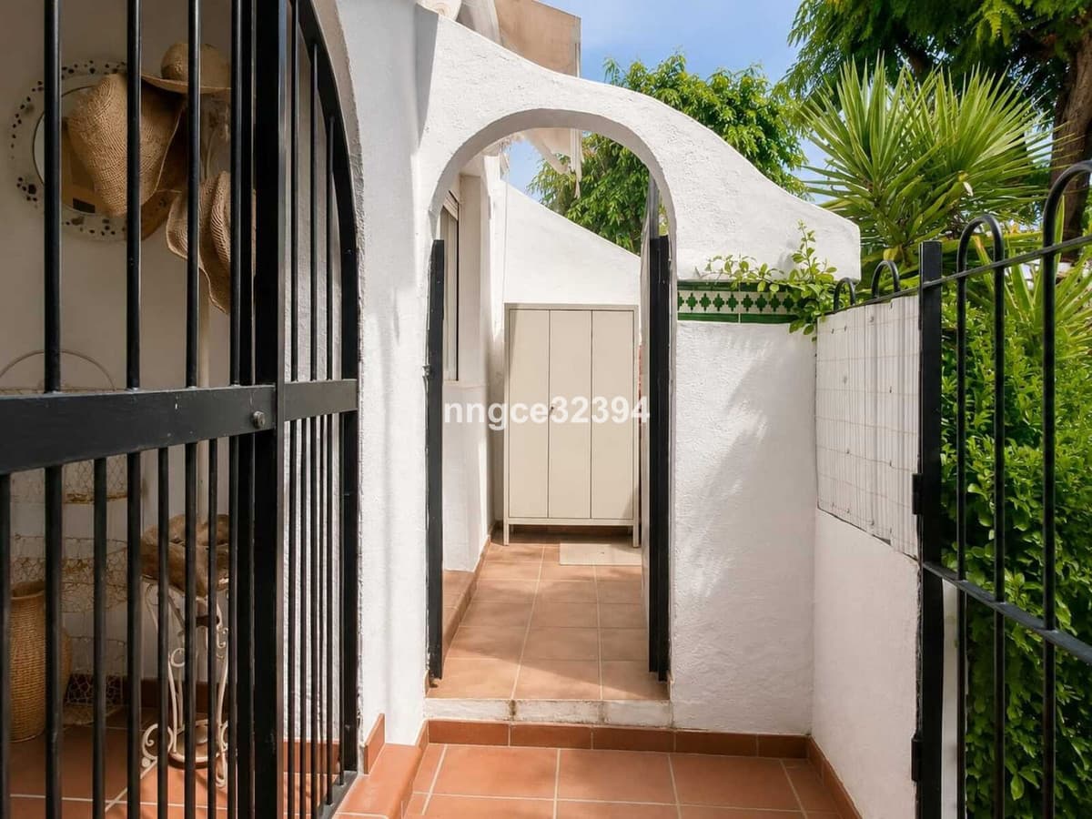 Fully Renovated Beachfront Townhouse | Designer Kitchen | Private Garden | Rooftop Sea Views