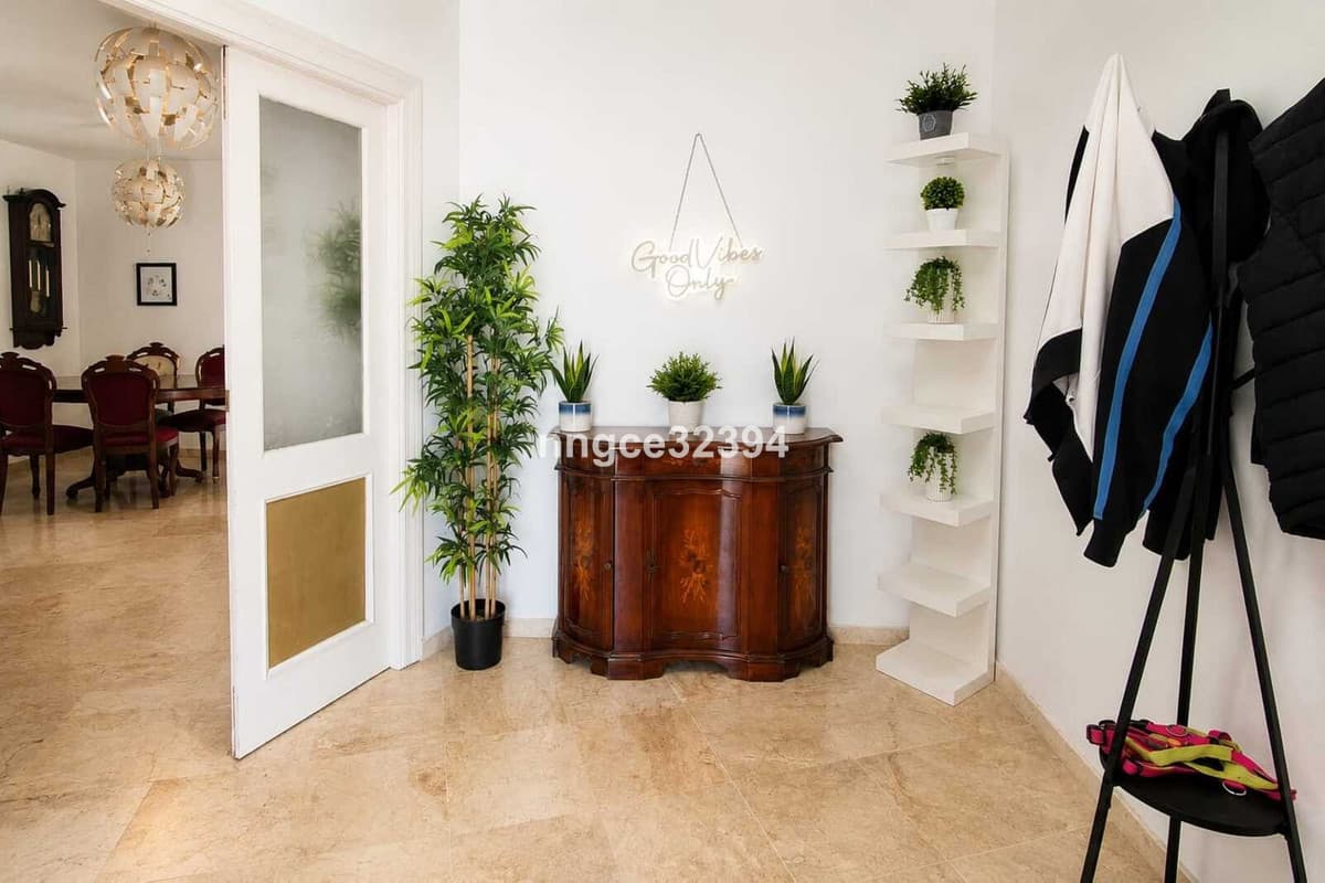 5-Room Penthouse with Guest Suites & Huge 360° Terraces – El Paraíso, New Golden Mile – Tourist Licences Obtainable