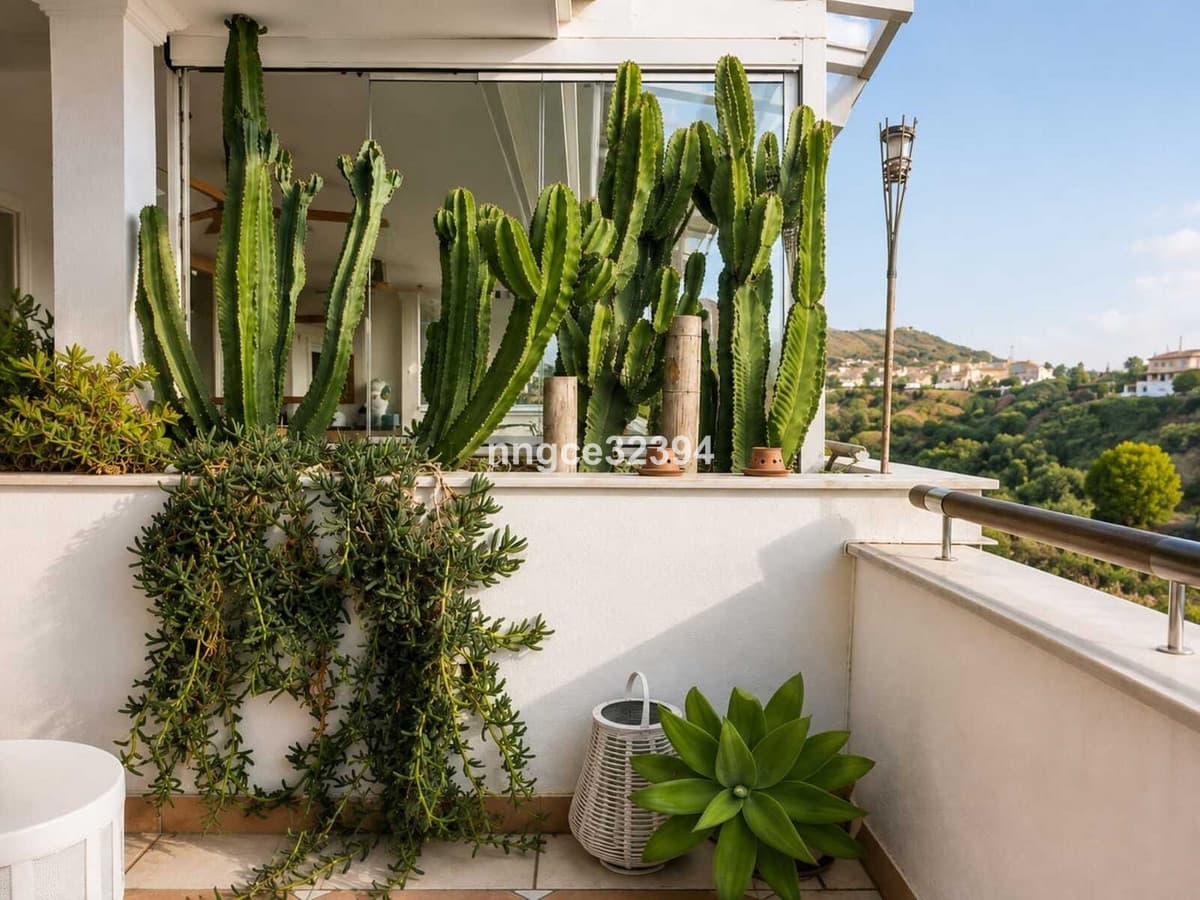 2-Bedroom Sea-View Apartment in Sierra Blanca, 5 Minutes from Marbella's Golden Mile