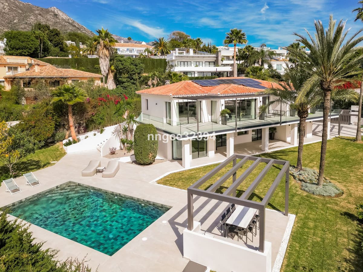 Sophisticated Modern Villa with Panoramic Views on Marbella's Golden Mile This exceptional five-bedroom villa, located o