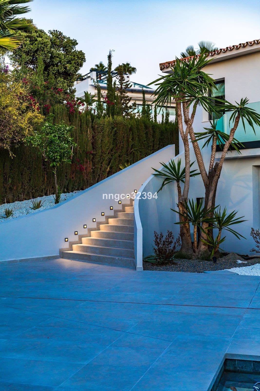 Sophisticated Modern Villa with Panoramic Views on Marbella's Golden Mile This exceptional five-bedroom villa, located o