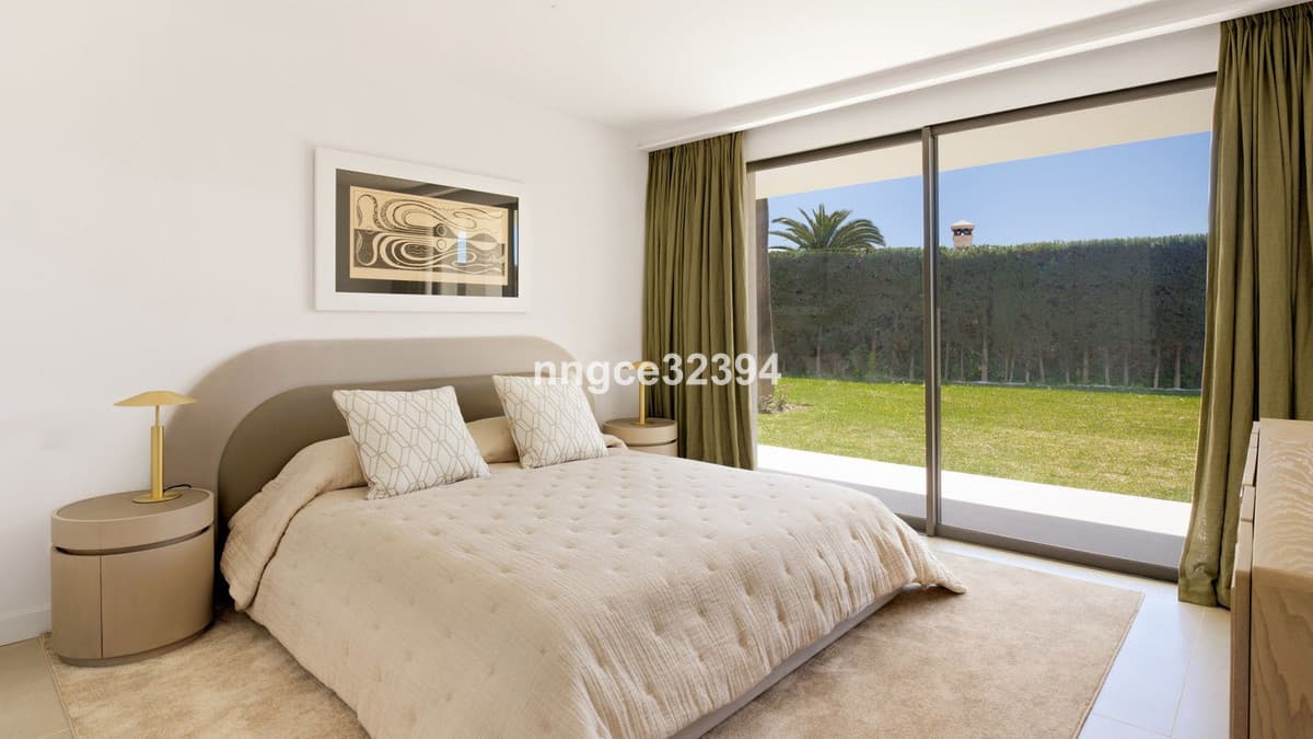 Sophisticated Modern Villa with Panoramic Views on Marbella's Golden Mile This exceptional five-bedroom villa, located o