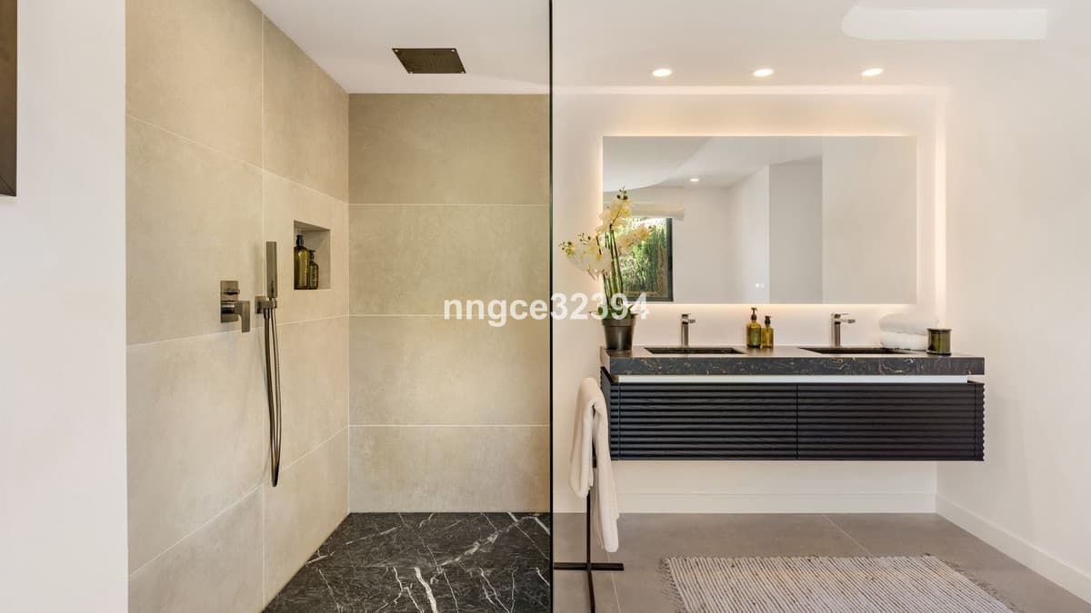 Sophisticated Modern Villa with Panoramic Views on Marbella's Golden Mile This exceptional five-bedroom villa, located o