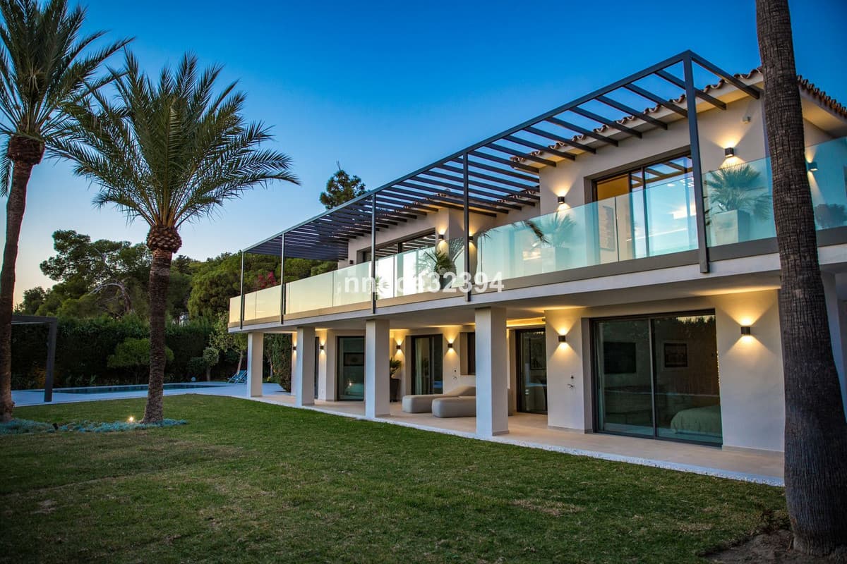 Sophisticated Modern Villa with Panoramic Views on Marbella's Golden Mile This exceptional five-bedroom villa, located o