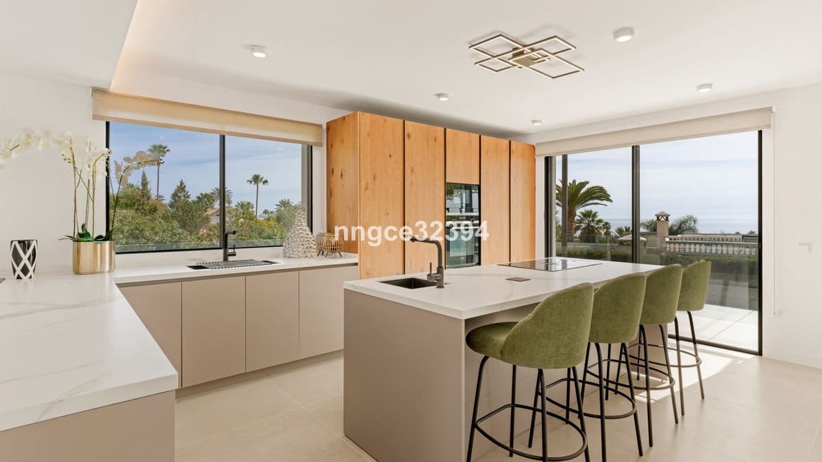 Sophisticated Modern Villa with Panoramic Views on Marbella's Golden Mile This exceptional five-bedroom villa, located o