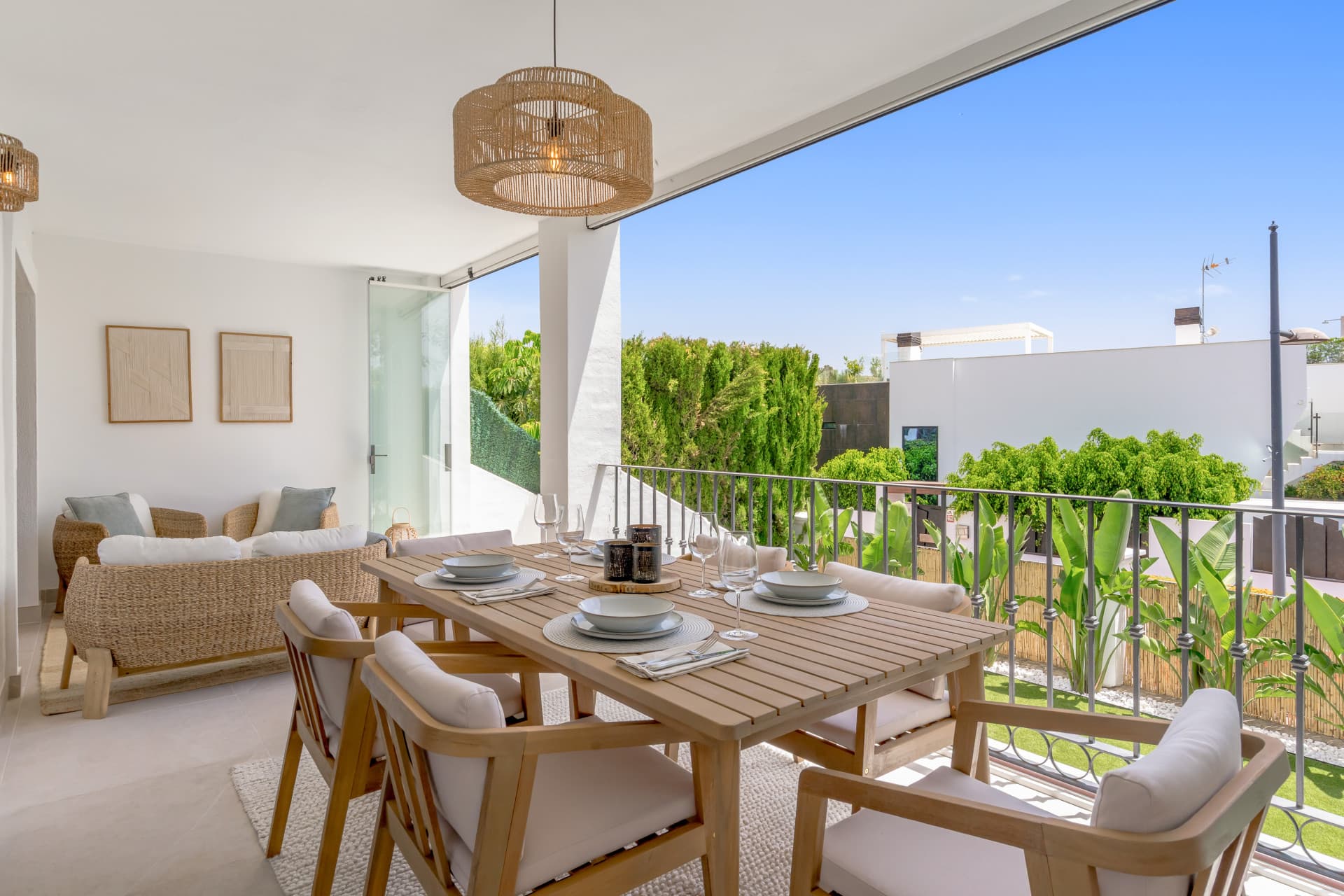 Casa adosada de 4 dormitorios completamente reformada en Montevideo Hills, junto a El Campanario