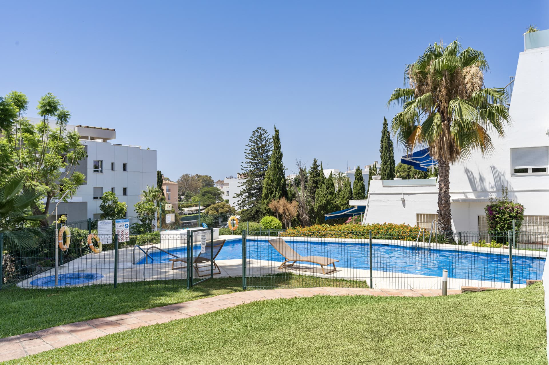 WALKING DISTANCE PUERTO BANUS