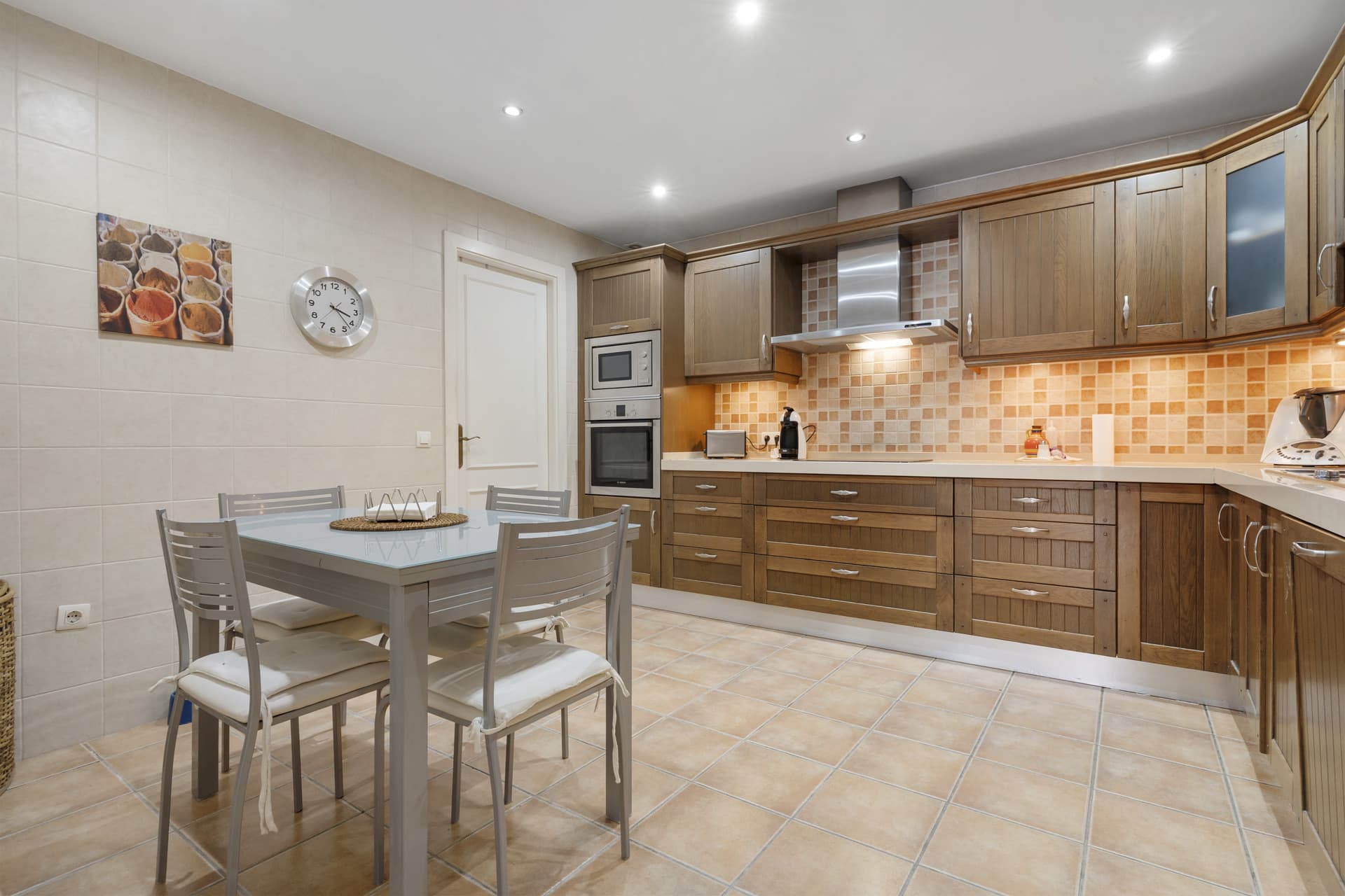 WALKING DISTANCE PUERTO BANUS