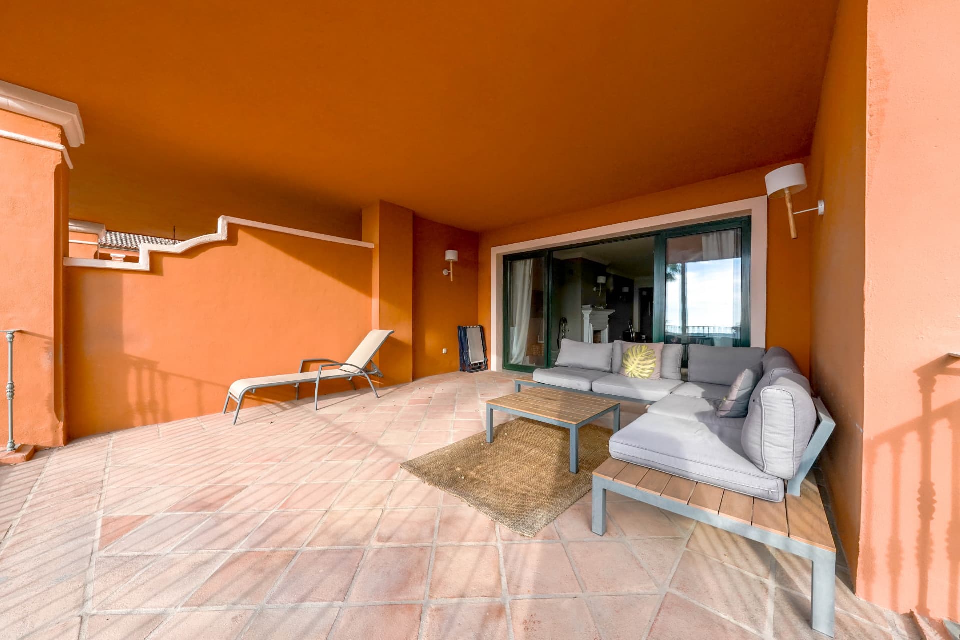 SPACIOUS APARTMENT WITH SEA VIEWS IN MONTE HALCONES