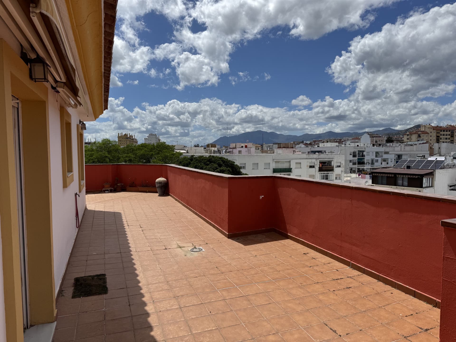Amplio ático de 3 dormitorios situado en el corazón De San Pedro de Alcántara, Marbella