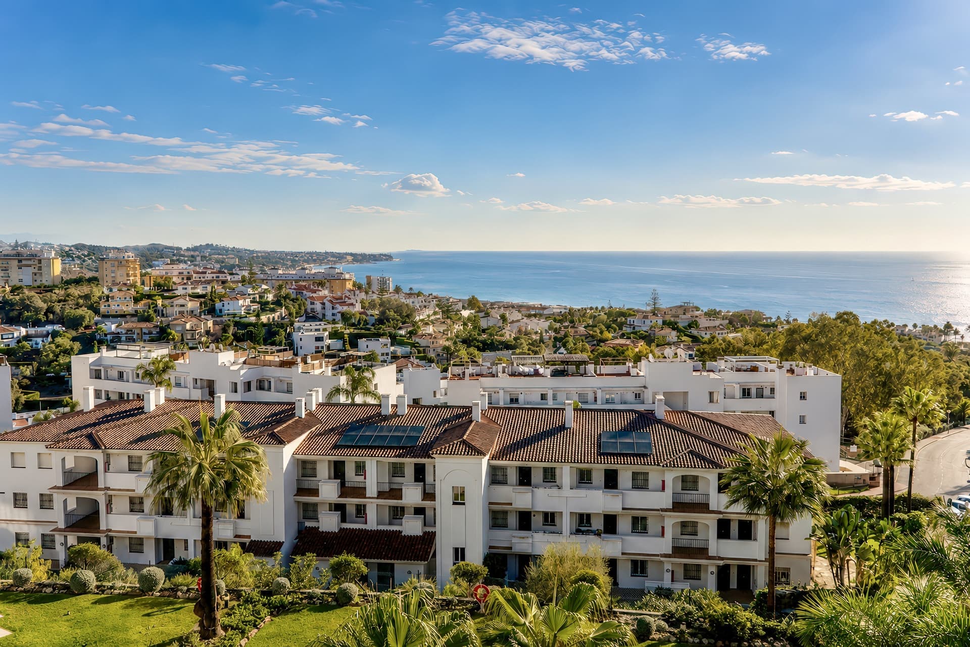MIRAFLORES | RENOVATED PENTHOUSE WITH PANORAMIC SEA VIEWS AND MOUNTAIN VIEW