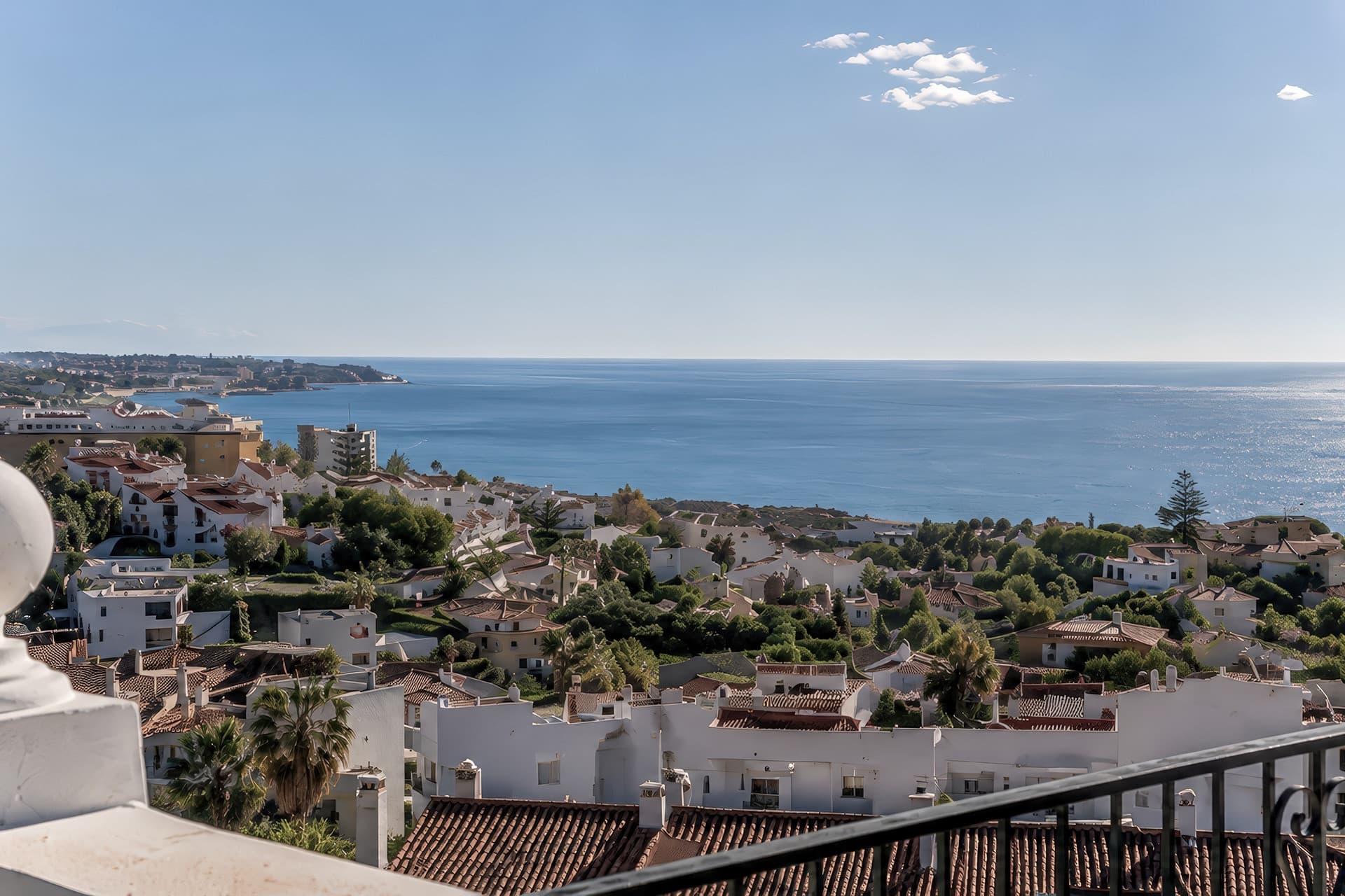 MIRAFLORES | RENOVATED PENTHOUSE WITH PANORAMIC SEA VIEWS AND MOUNTAIN VIEW
