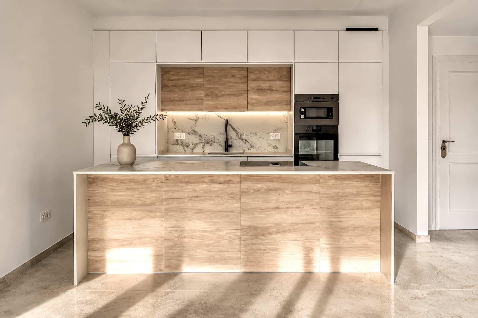 MIRAFLORES | RENOVATED PENTHOUSE WITH PANORAMIC SEA VIEWS AND MOUNTAIN VIEW