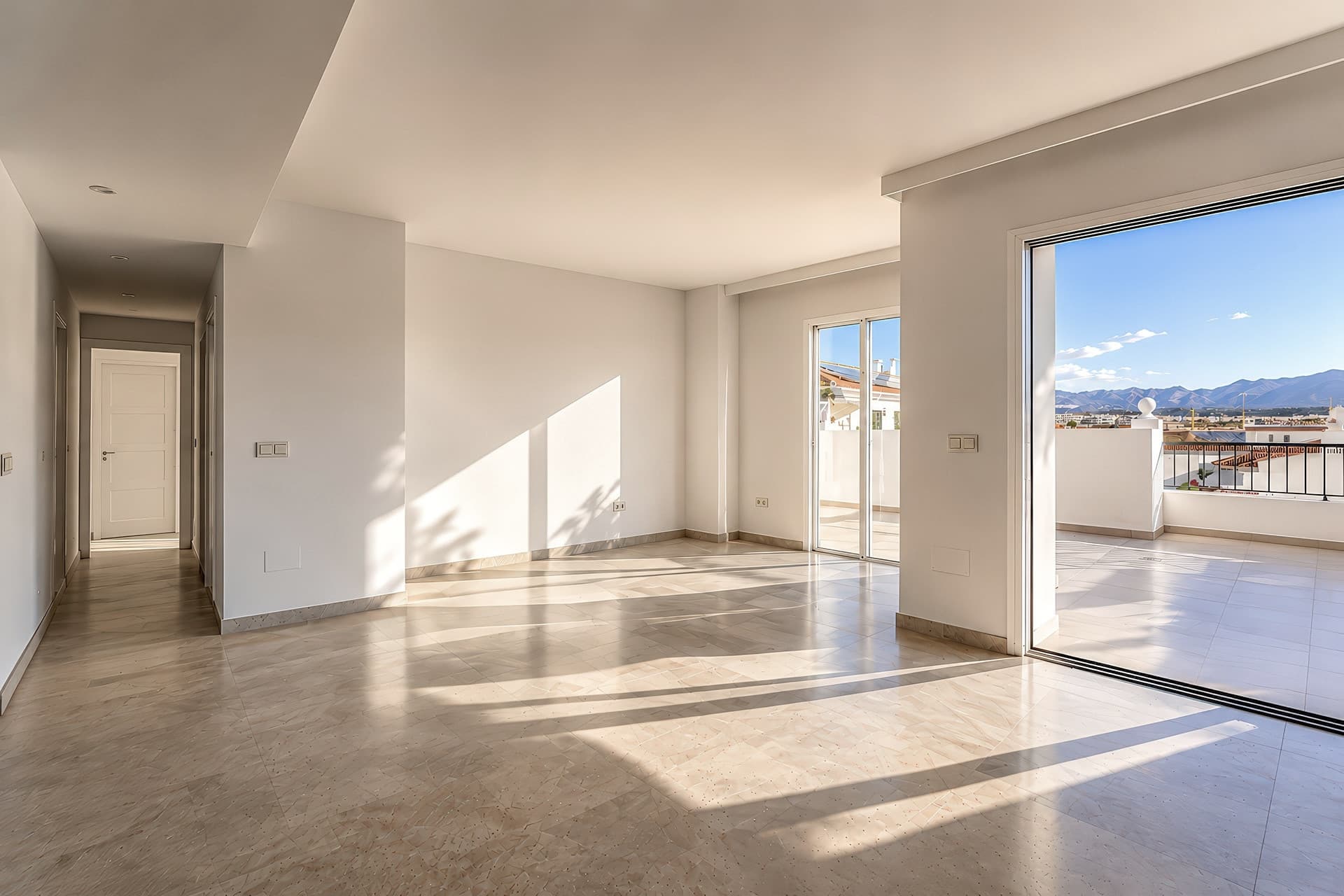 MIRAFLORES | RENOVATED PENTHOUSE WITH PANORAMIC SEA VIEWS AND MOUNTAIN VIEW