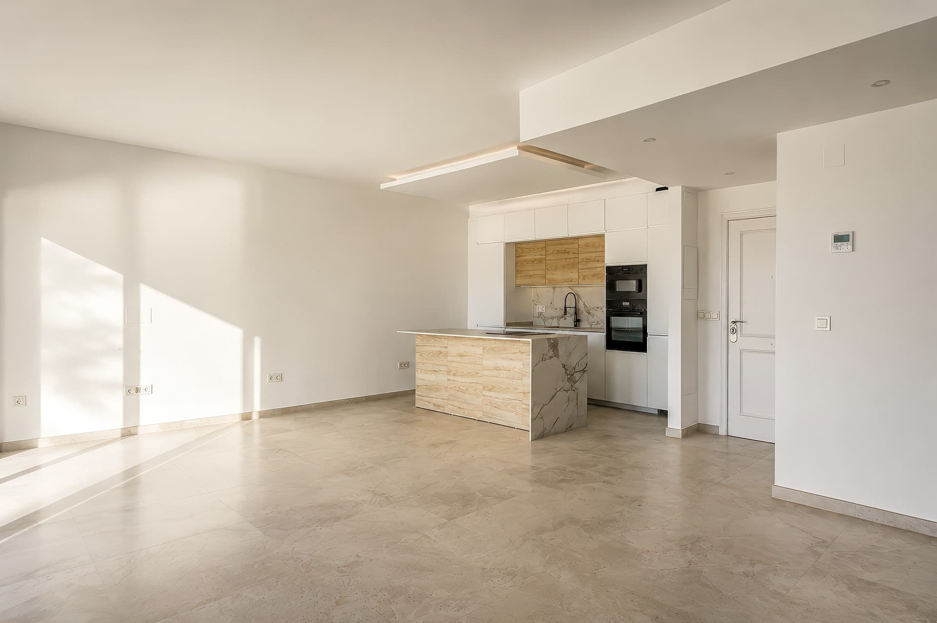 MIRAFLORES | RENOVATED PENTHOUSE WITH PANORAMIC SEA VIEWS AND MOUNTAIN VIEW