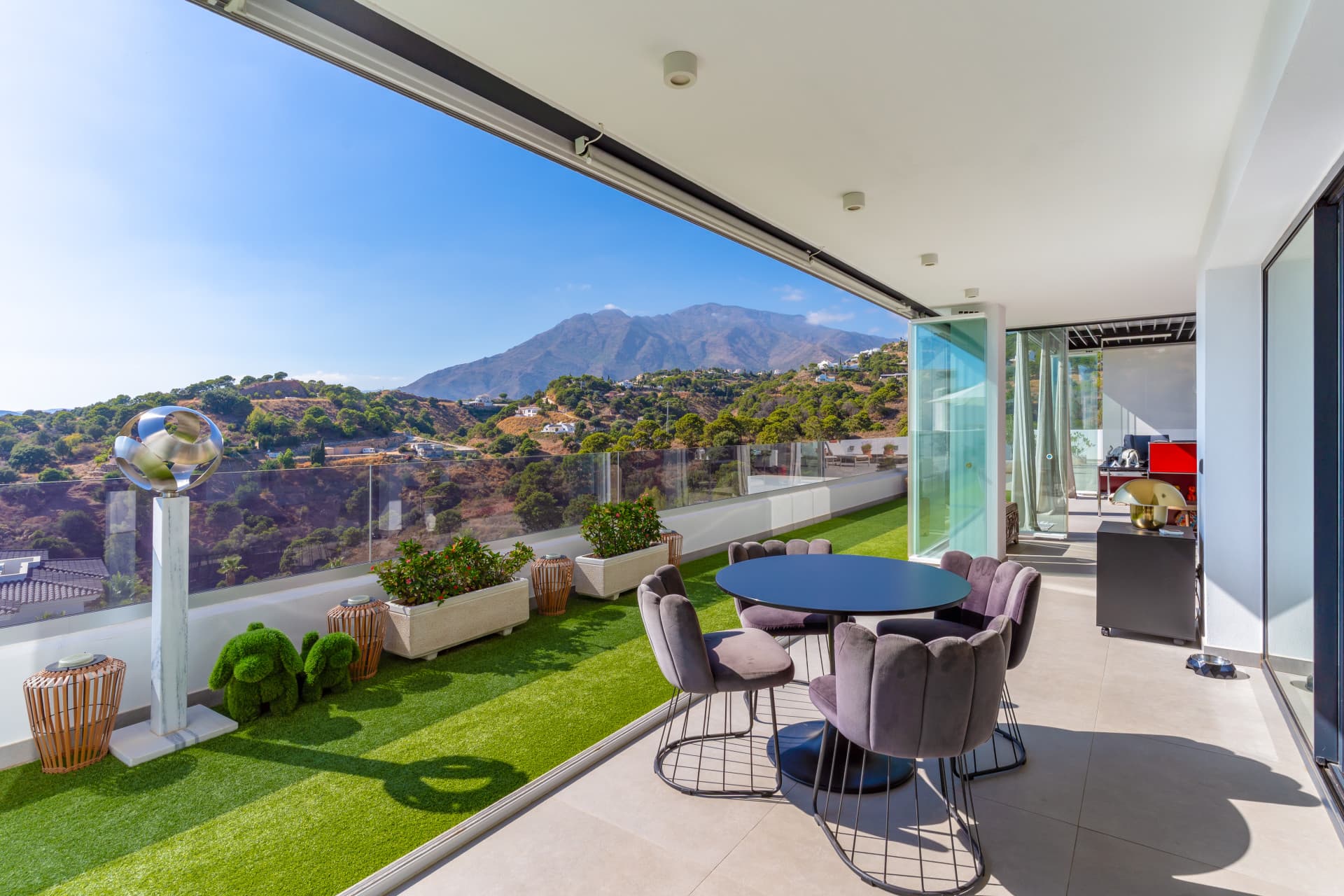 Panoramic Sea & Mountain Views · Unrivalled Privacy · 400 m² Total Space