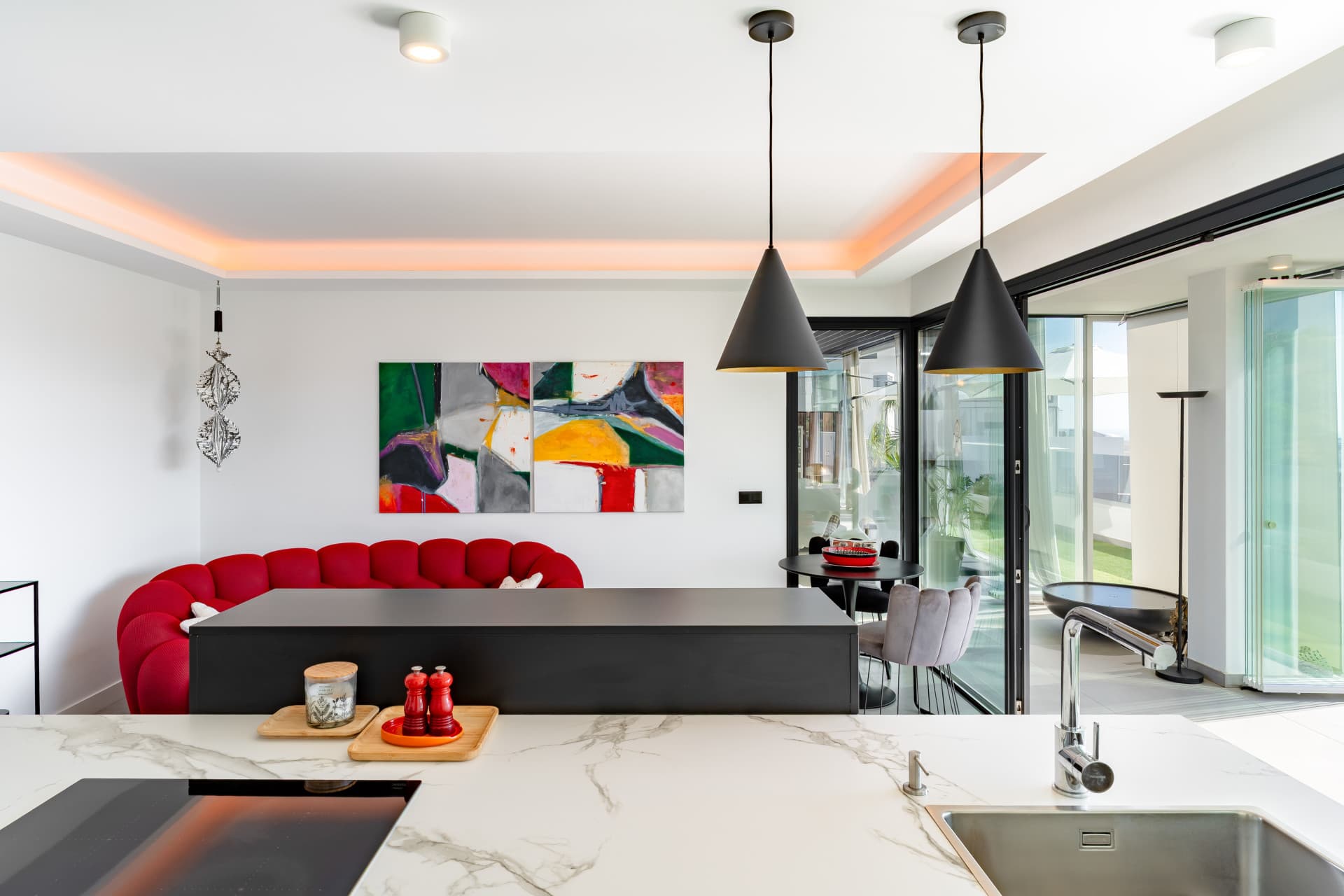Panoramic Sea & Mountain Views · Unrivalled Privacy · 400 m² Total Space
