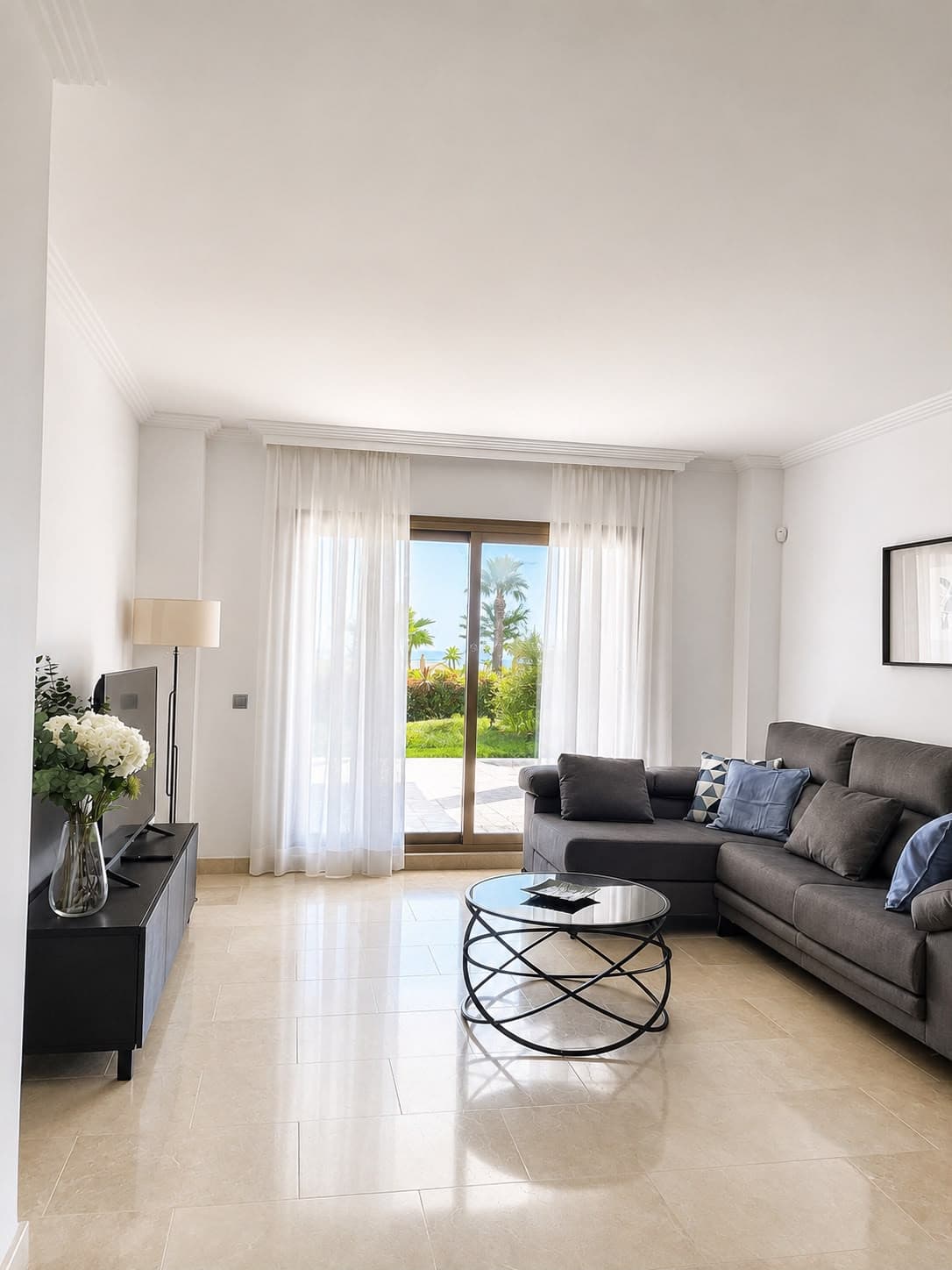 Ground floor with garden and big terrace