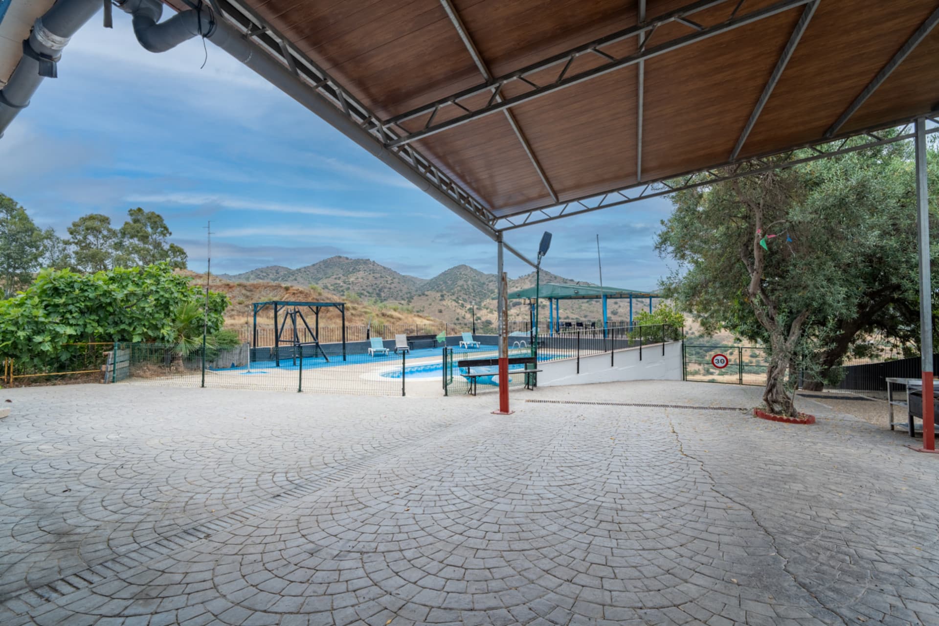 Discover this magnificent property located in a privileged setting, surrounded by nature, peace, and absolute privacy, just a few minutes from Santa Rosalía - Maqueda.