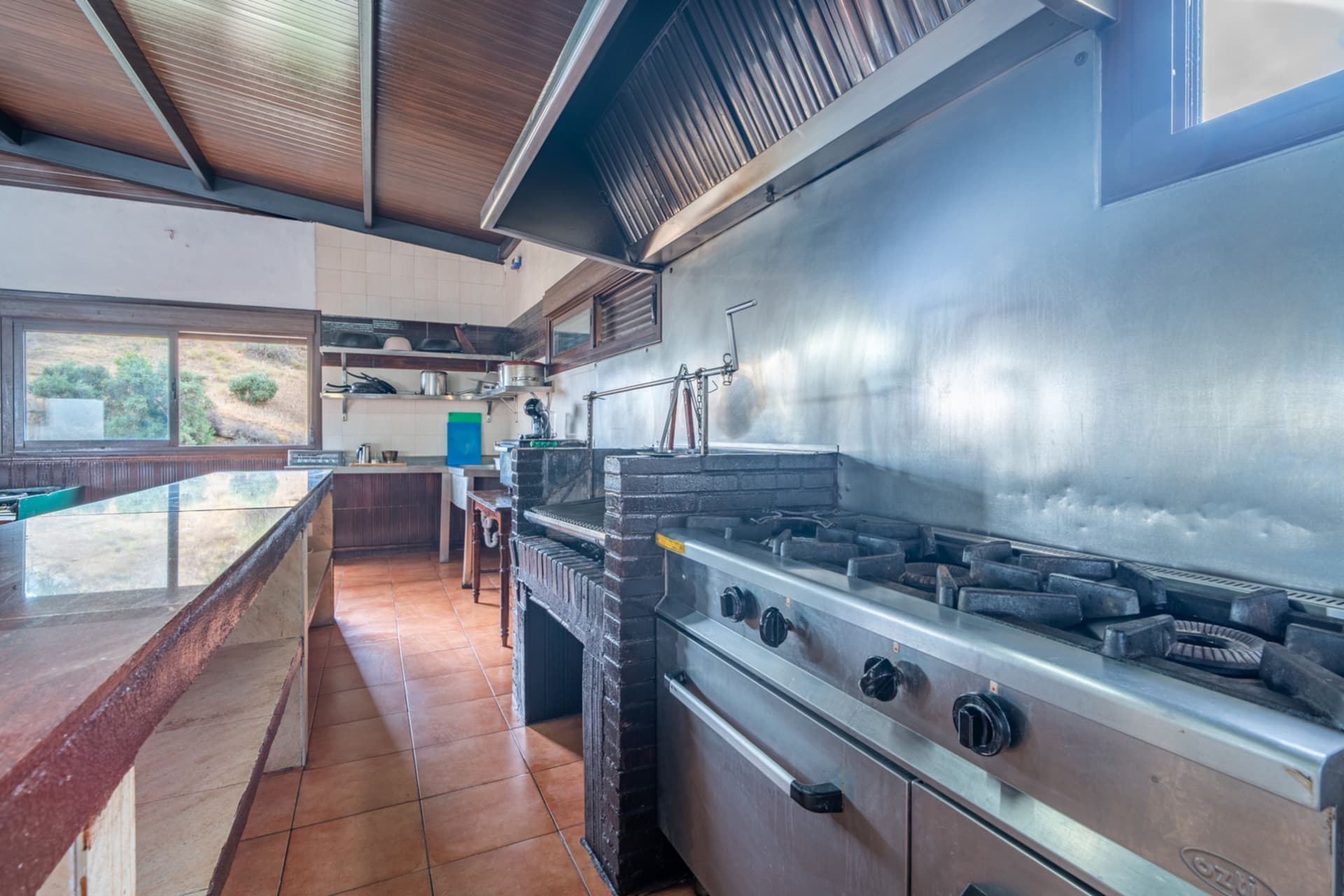Discover this magnificent property located in a privileged setting, surrounded by nature, peace, and absolute privacy, just a few minutes from Santa Rosalía - Maqueda.