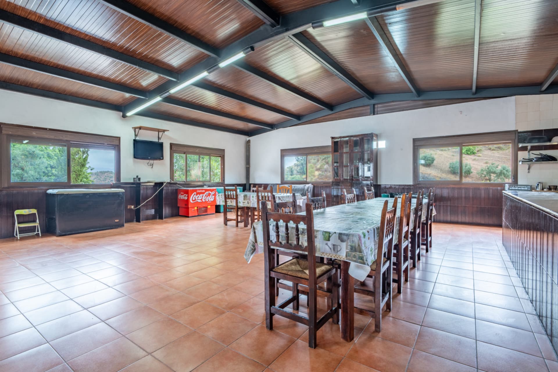 Discover this magnificent property located in a privileged setting, surrounded by nature, peace, and absolute privacy, just a few minutes from Santa Rosalía - Maqueda.