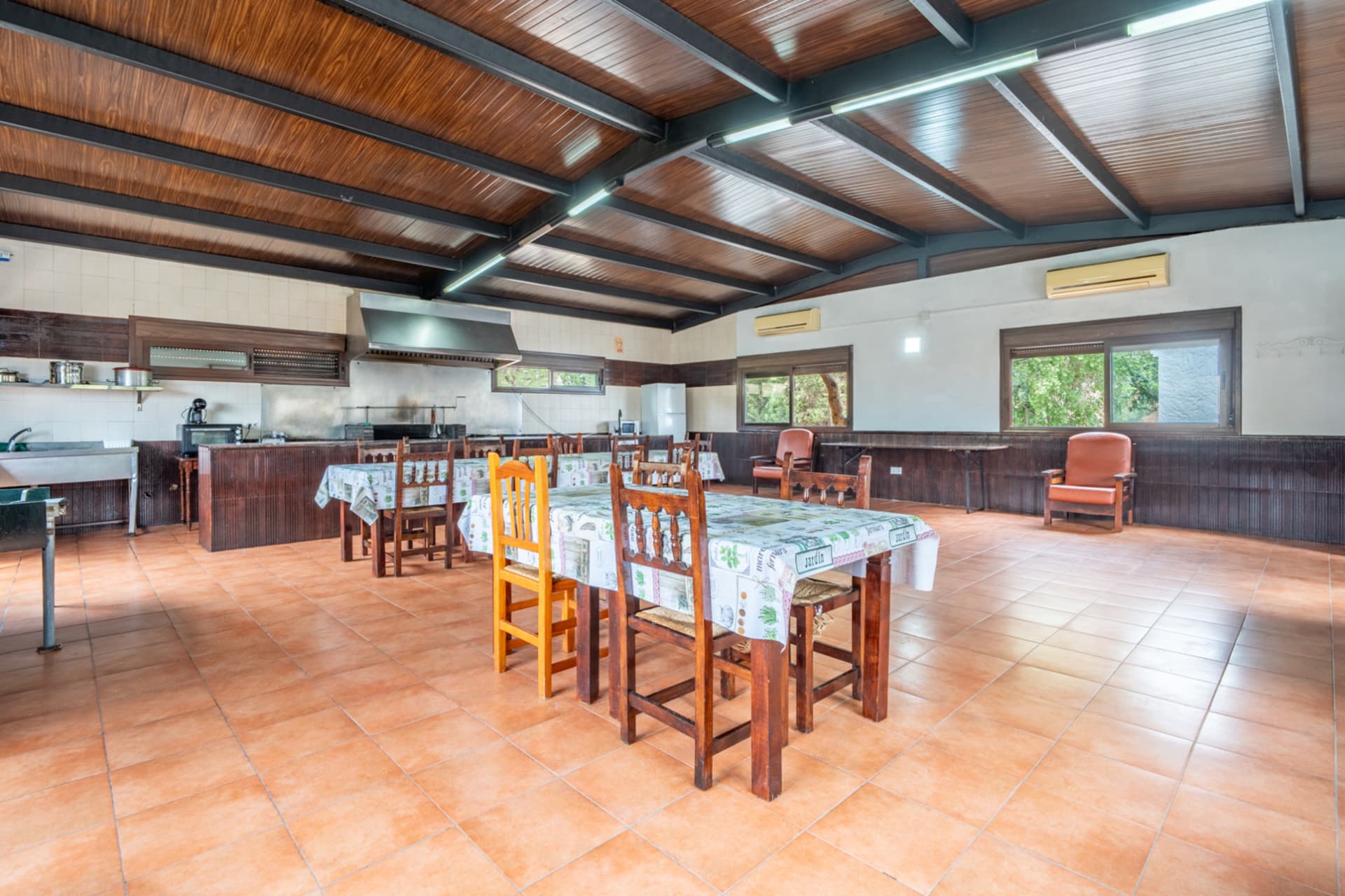 Discover this magnificent property located in a privileged setting, surrounded by nature, peace, and absolute privacy, just a few minutes from Santa Rosalía - Maqueda.