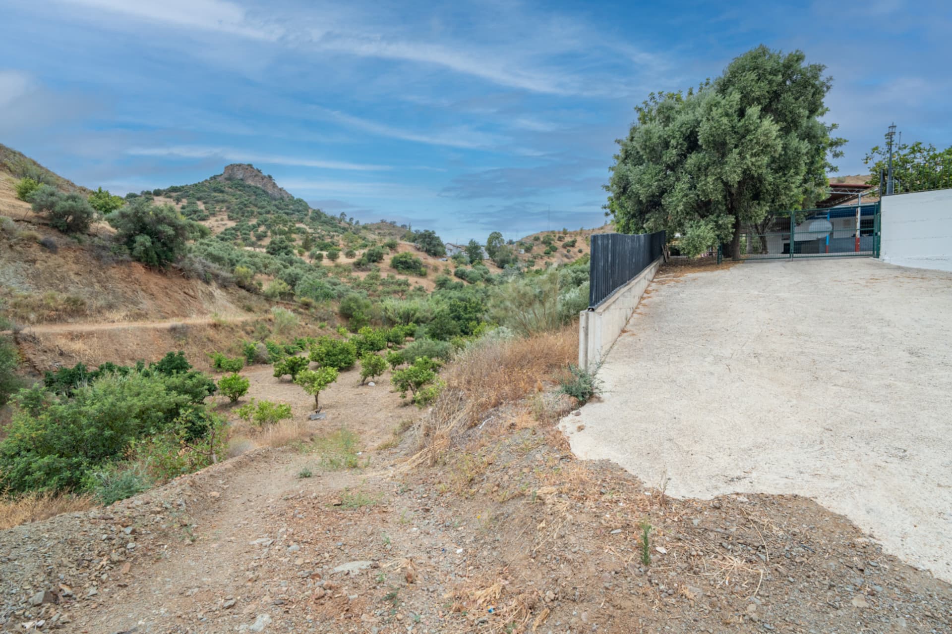 Discover this magnificent property located in a privileged setting, surrounded by nature, peace, and absolute privacy, just a few minutes from Santa Rosalía - Maqueda.
