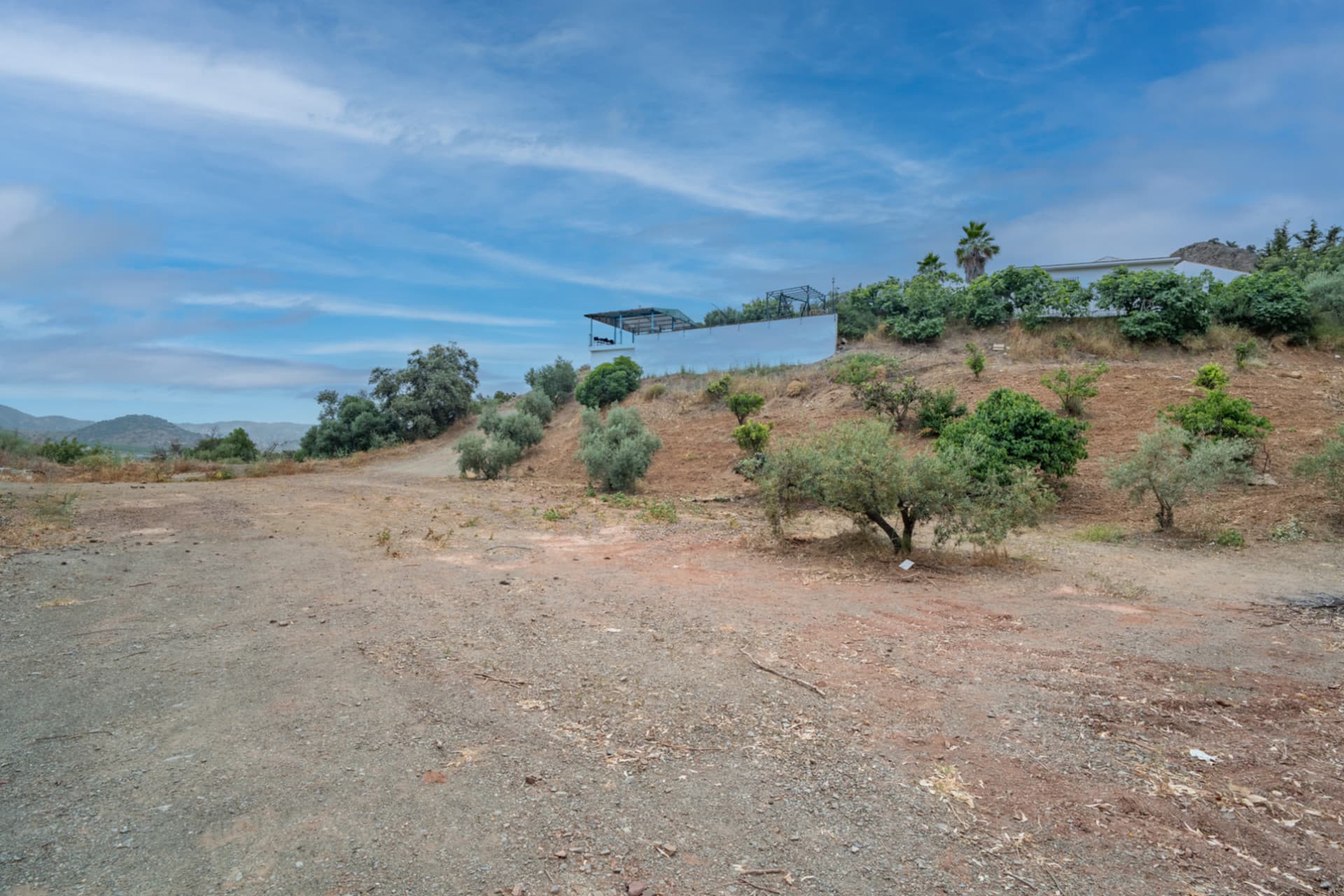 Discover this magnificent property located in a privileged setting, surrounded by nature, peace, and absolute privacy, just a few minutes from Santa Rosalía - Maqueda.