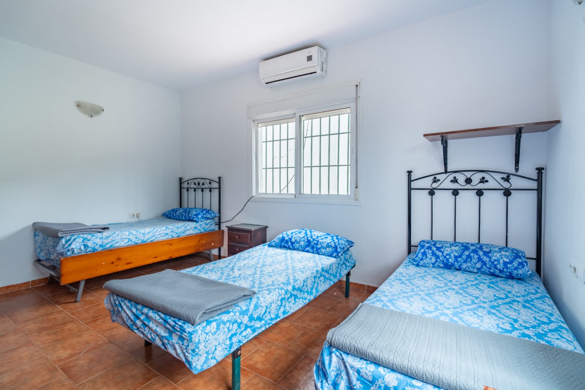 Discover this magnificent property located in a privileged setting, surrounded by nature, peace, and absolute privacy, just a few minutes from Santa Rosalía - Maqueda.