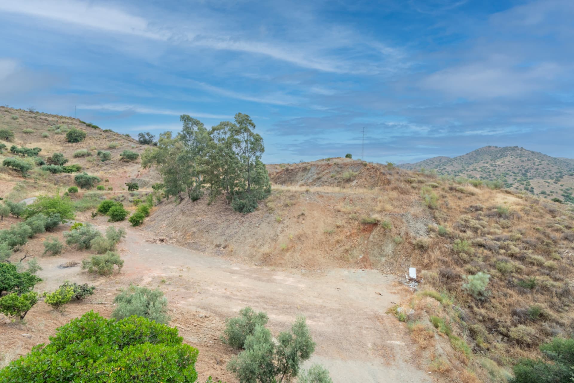 Discover this magnificent property located in a privileged setting, surrounded by nature, peace, and absolute privacy, just a few minutes from Santa Rosalía - Maqueda.