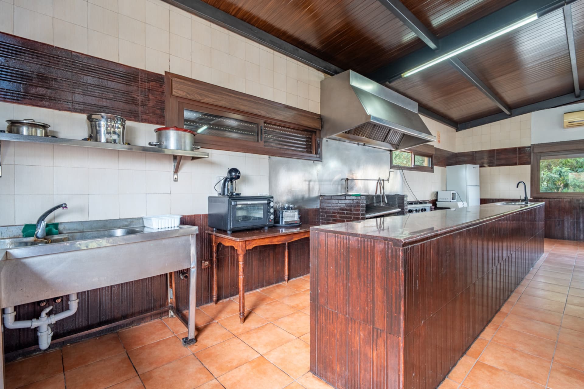 Discover this magnificent property located in a privileged setting, surrounded by nature, peace, and absolute privacy, just a few minutes from Santa Rosalía - Maqueda.