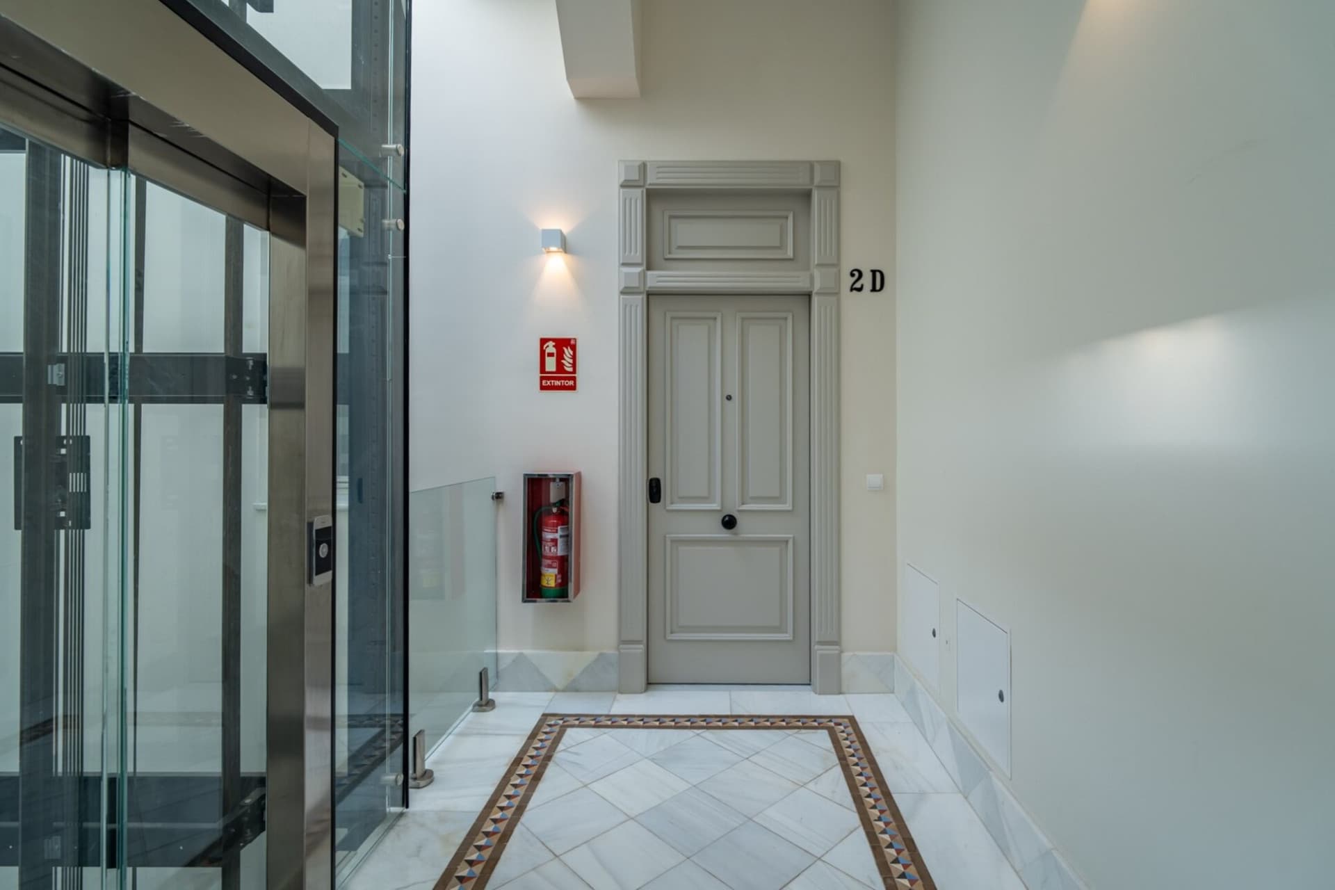 Exclusive luxury duplex in the historic palace of the Paseo de Sancha Discover a unique home in Malaga: a spectacular luxury duplex, completely renovated, located in a majestic palace of the early twentieth century designed by the renowned arqu