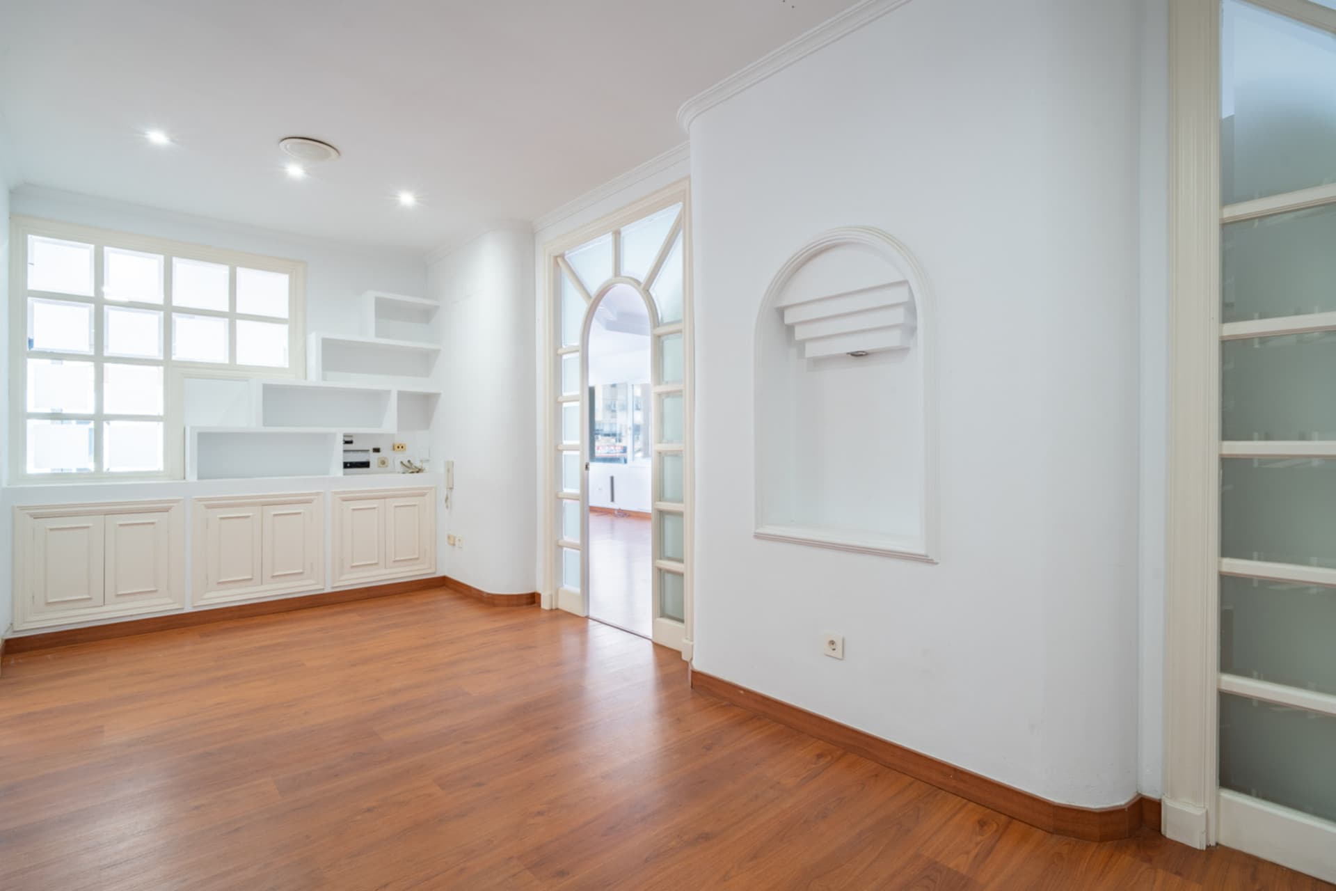 Rental office in La Malagueta, located in one of the most exclusive and demanded areas of Malaga, ideal for companies, professional offices or any activity that seeks breadth, comfort and excellent location.