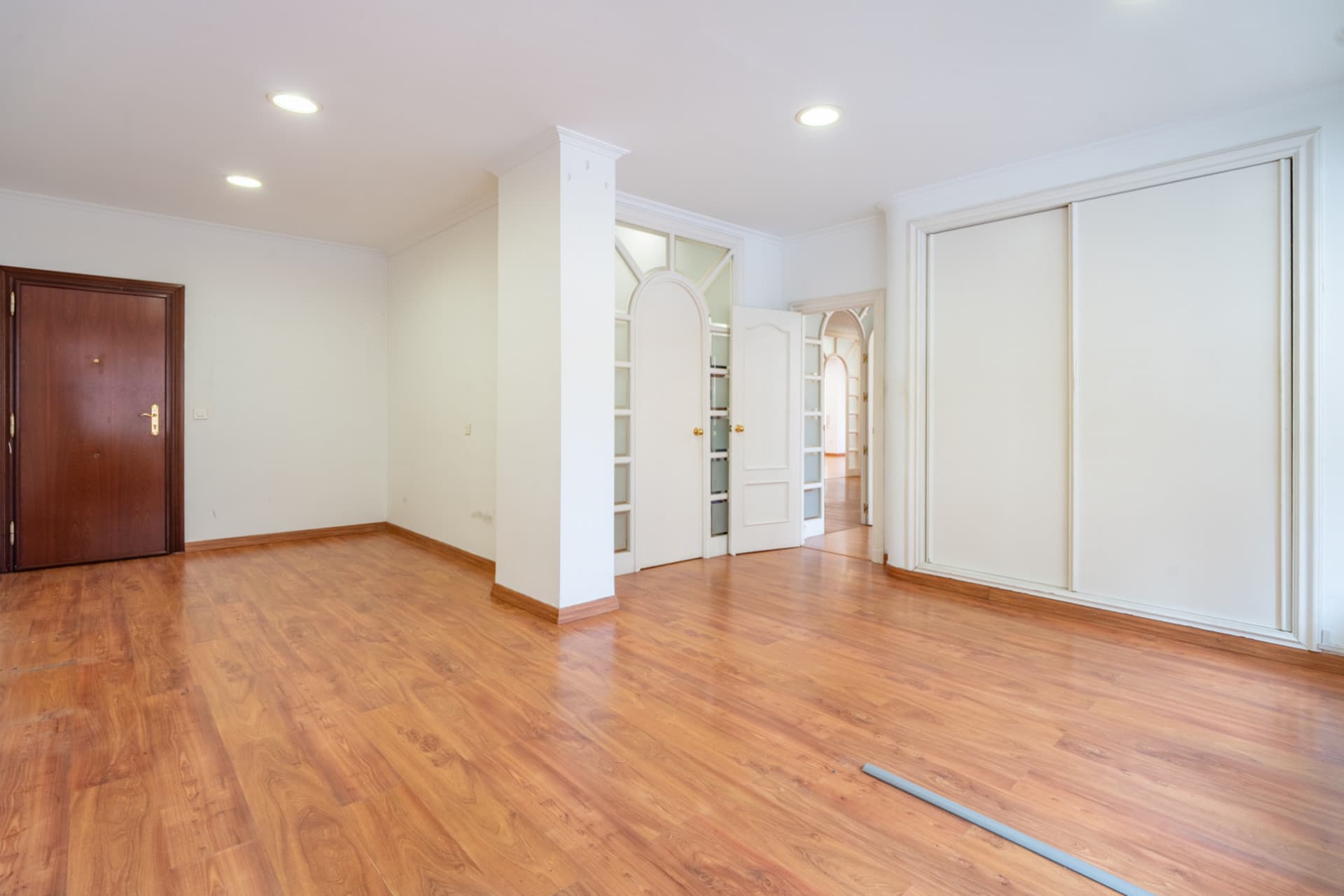 Rental office in La Malagueta, located in one of the most exclusive and demanded areas of Malaga, ideal for companies, professional offices or any activity that seeks breadth, comfort and excellent location.