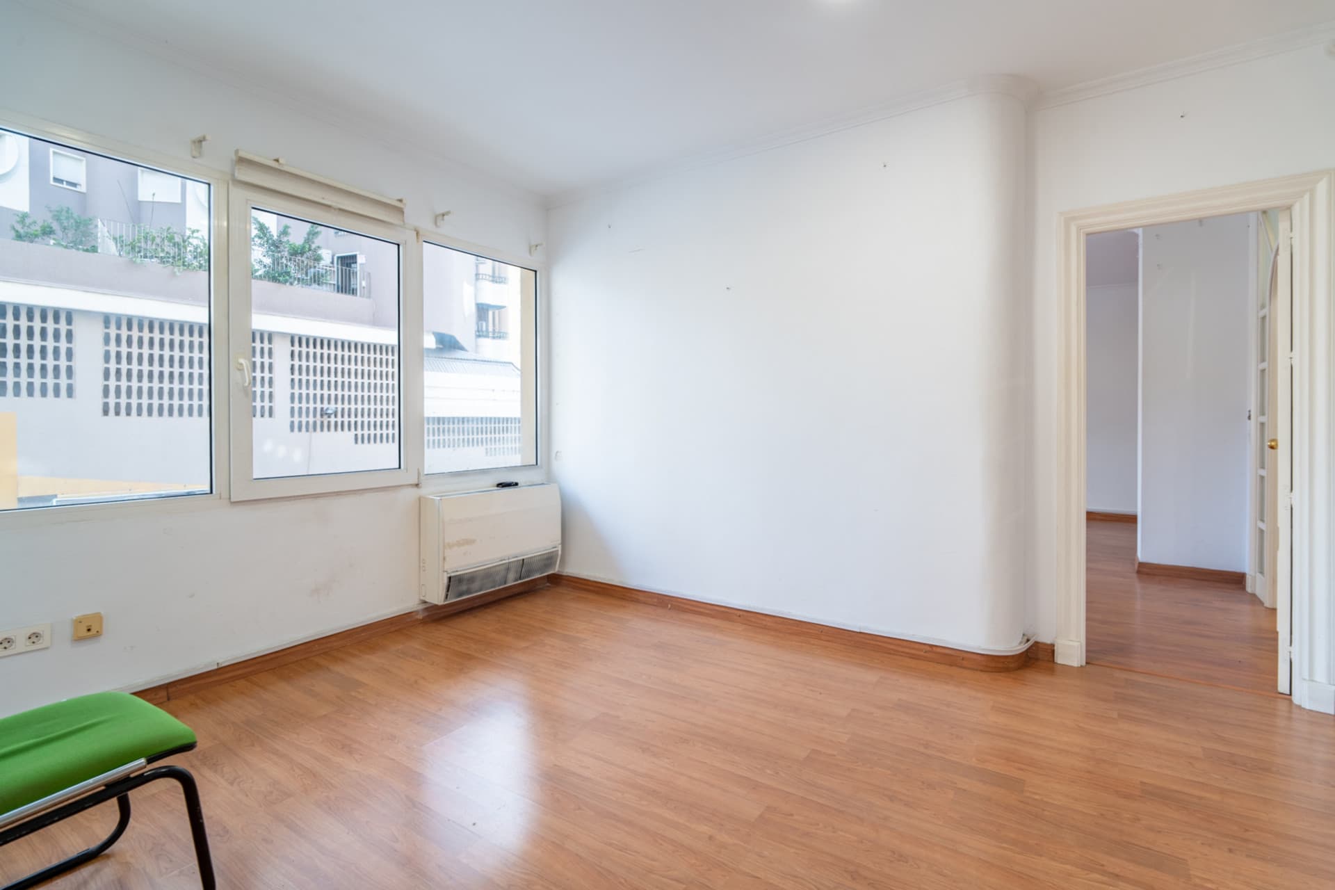 Rental office in La Malagueta, located in one of the most exclusive and demanded areas of Malaga, ideal for companies, professional offices or any activity that seeks breadth, comfort and excellent location.